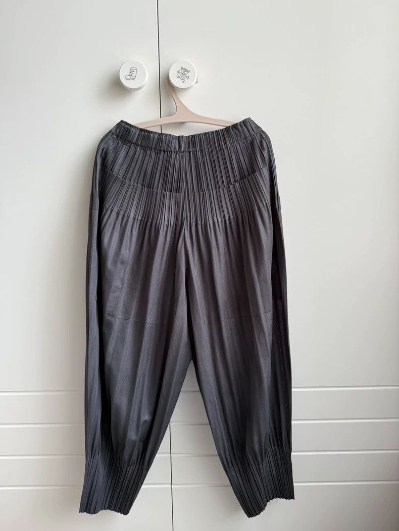 Issey Miyake Issey Miyake size:1 Dark grey puff series pleated casual p Size 22" - 4 Thumbnail