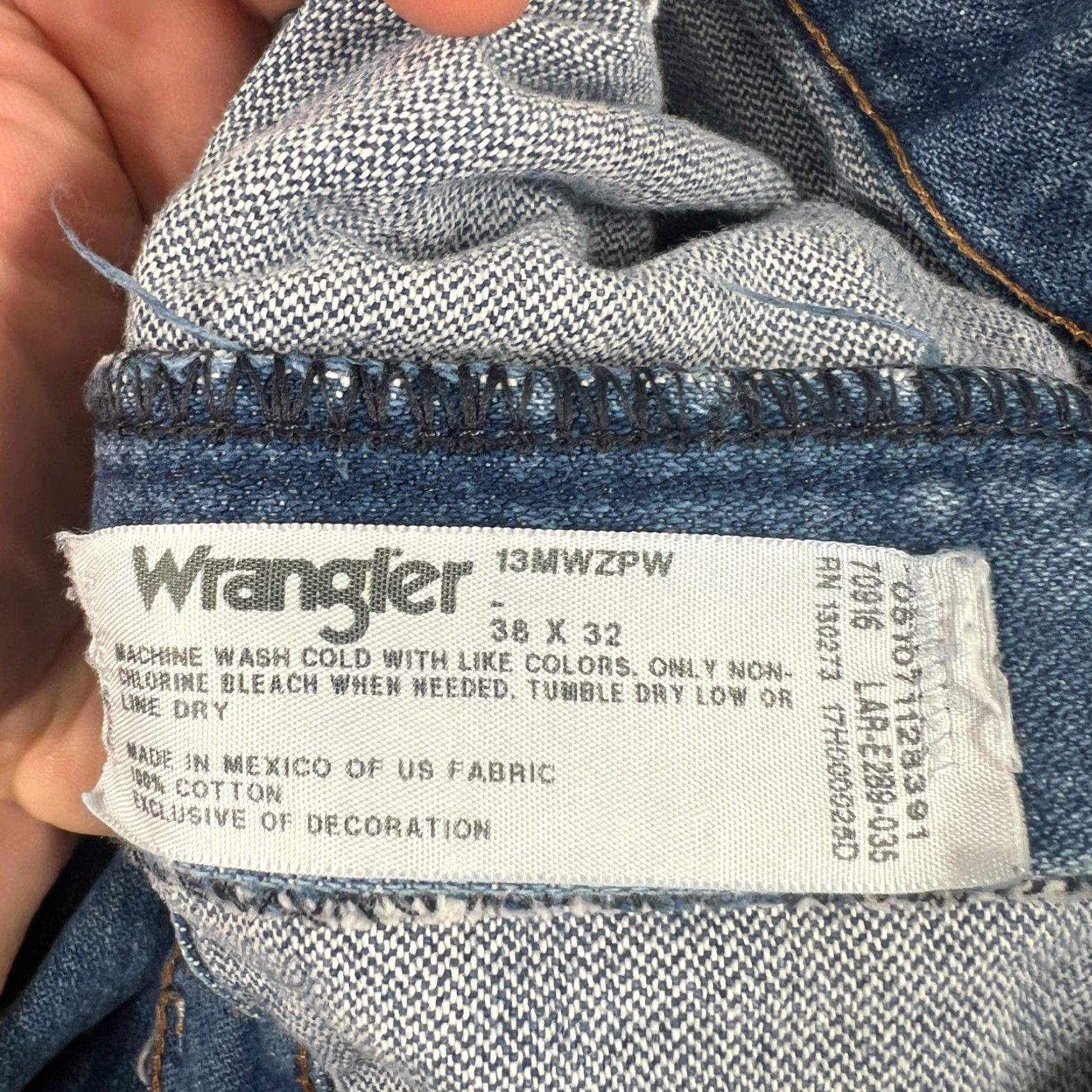Wrangler Wrangler 13MWZ Jeans Men's 38x32 Medium Wash Blue Denim Cowboy Cut Straight Fit Size US 38 / EU 54 - 7 Thumbnail