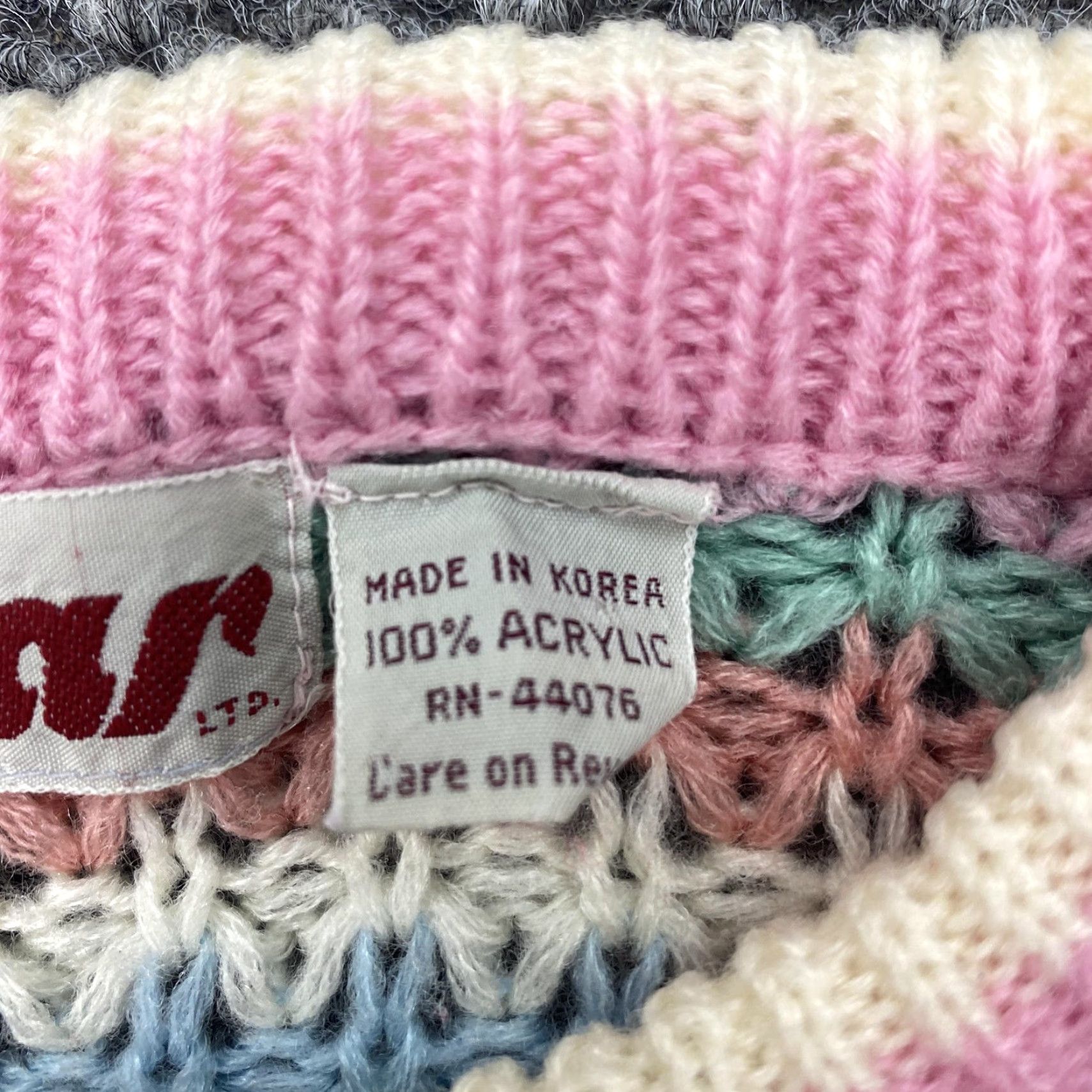 Vintage VINTAGE Herar Sweater Womens Small Pink Pastel Striped Acrylic Knit Pullover 80s 90s Size S / US 4 / IT 40 - 4 Thumbnail