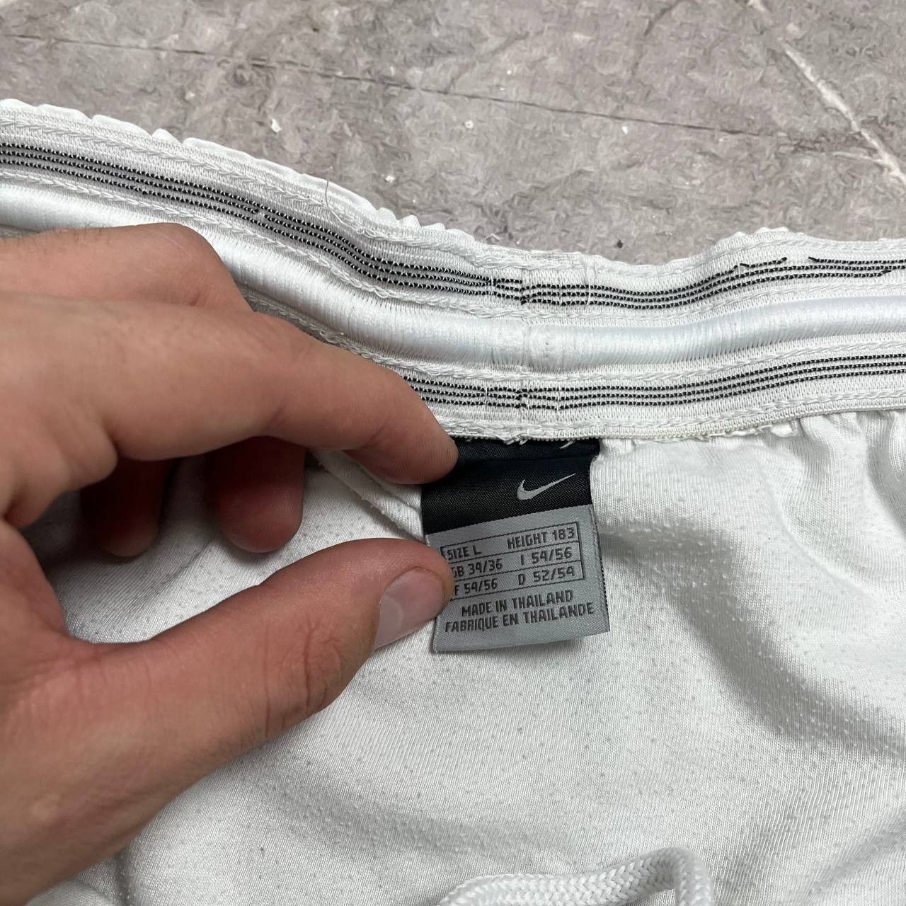 Nike Vintage 90s Nike White Mini Logo Mens Shorts Size L Size US 33 - 8 Thumbnail
