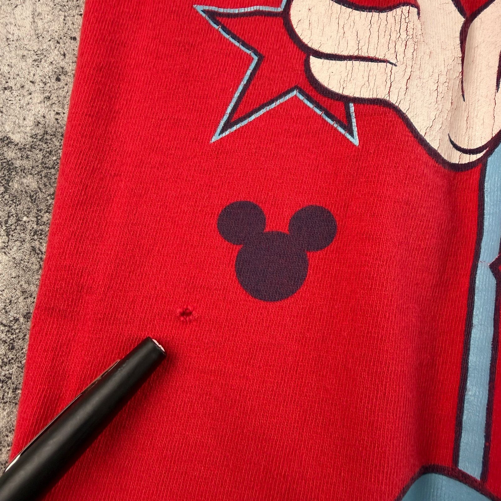 Mickey Unlimited Vintage Mickey & Minnie Mouse Kissing Shirt Size Large Size US L / EU 52-54 / 3 - 4 Thumbnail