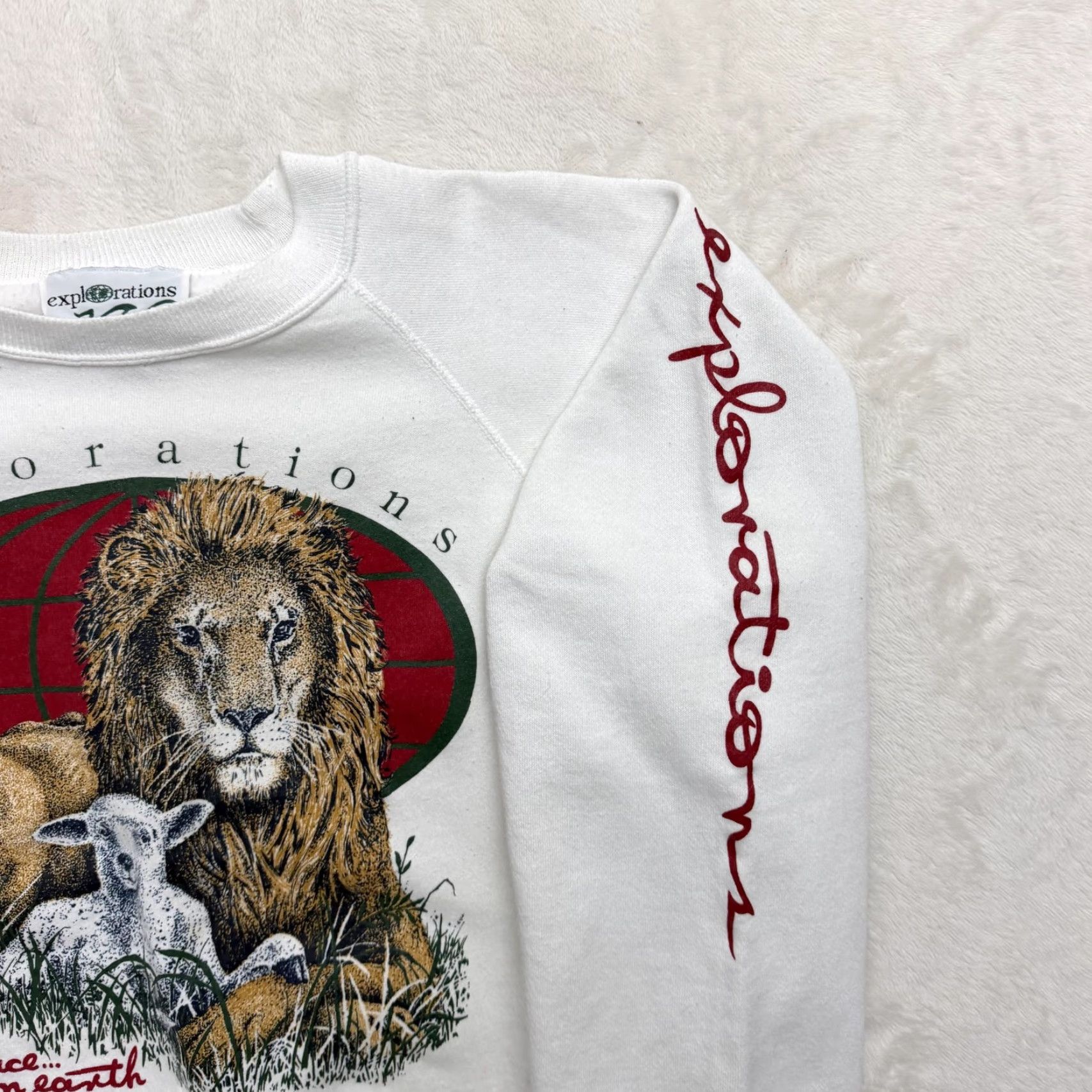 Vintage VINTAGE Explorations Peace On Earth Sweatshirt Mens XL White Graphic Print Lion Lamb Animals Christmas Sweatshirt Mens XL White Size US XL / EU 56 / 4 - 4 Thumbnail