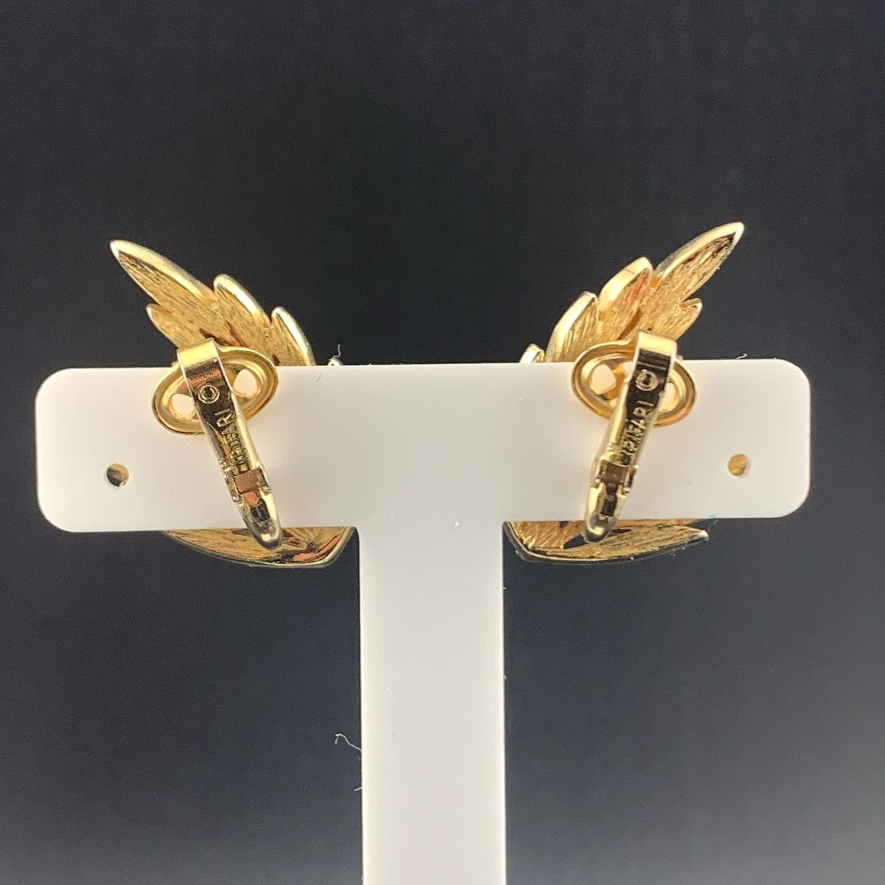 Other Vintage Signed Trifari Gold Tone Leaf Clip On Earrings 1.25" Size ONE SIZE - 5 Thumbnail