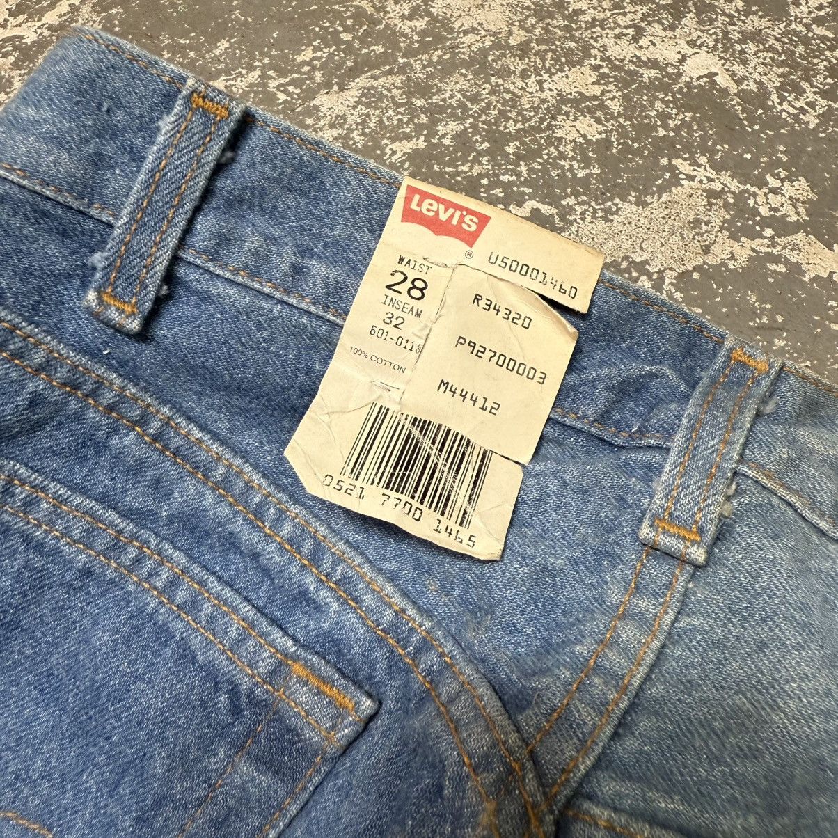Levi's Vintage Levi’s 501 0113 Light Blue Denim Jeans USA NWT Size US 28 / EU 44 - 4 Thumbnail