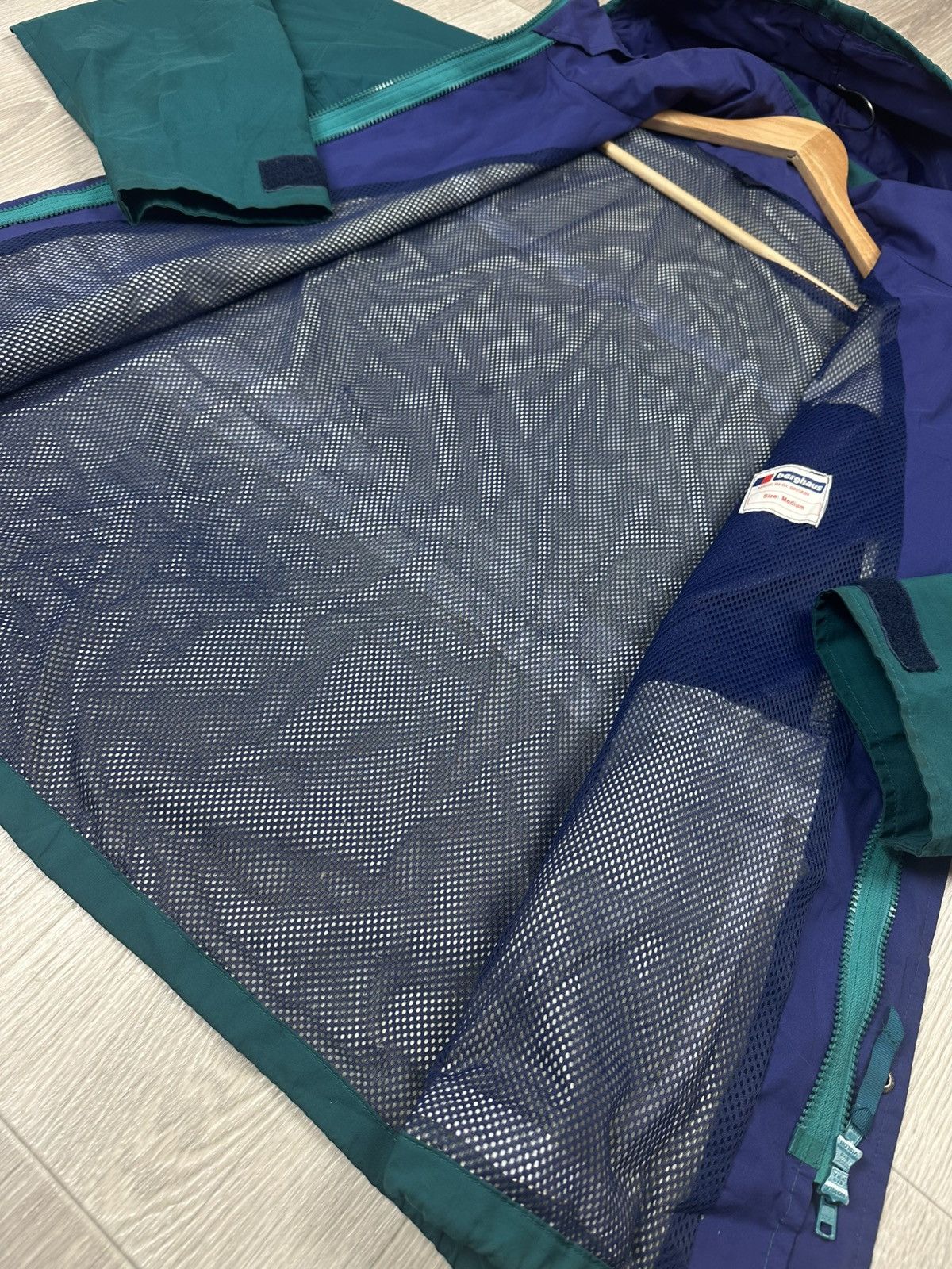 Berghaus × Goretex × Vintage Vintage Berghaus Gore-Tex Jacket Raincoat Parka Size US M / EU 48-50 / 2 - 7 Thumbnail