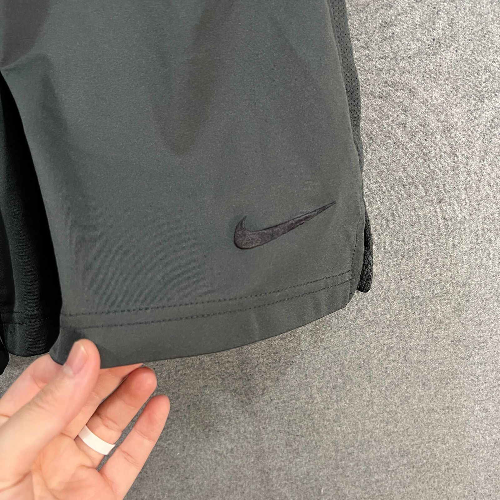 Nike Nike Men's Shorts Gray Size Small Size US 29 - 7 Thumbnail