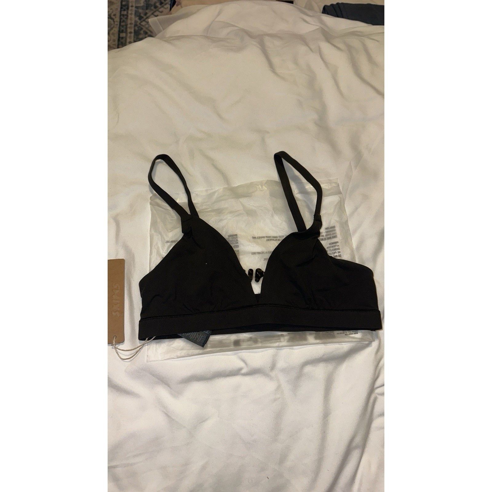 SKIMS NWT SKIMS FITS EVERYBODY TRIANGLE BRALETTE Size ONE SIZE - 1 Thumbnail
