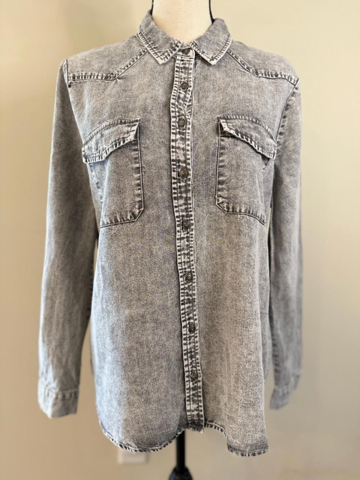 Other Jane + Delancey gray western button up long sleeve top SZ M Size M / US 6-8 / IT 42-44 - 1 Thumbnail