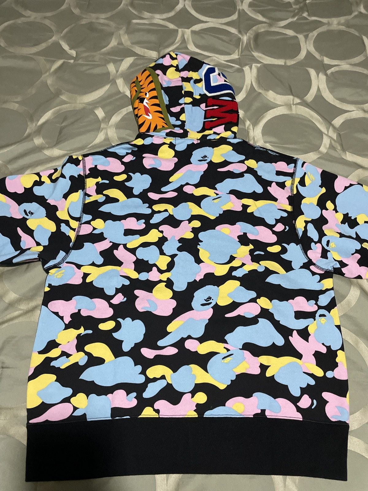 Bape Bape candy camo shark hoodie M rare Size US M / EU 48-50 / 2 - 2 Thumbnail