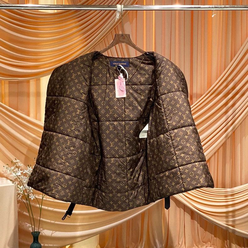 Louis Vuitton Louis Vuitton Black lining full print bathrobe belt down j Size XS / US 0-2 / IT 36-38 - 6 Thumbnail