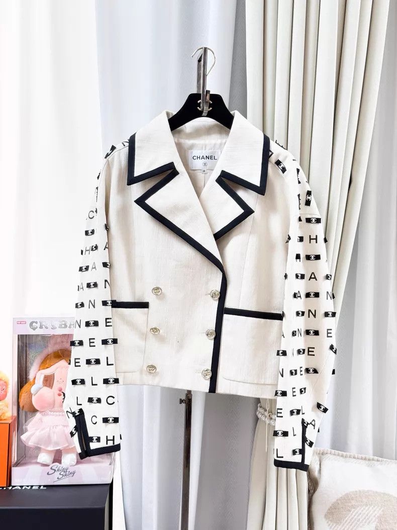 Chanel Chanel Three-dimensional black letter logo sequin bow jack Size XS / US 0-2 / IT 36-38 - 1 Thumbnail
