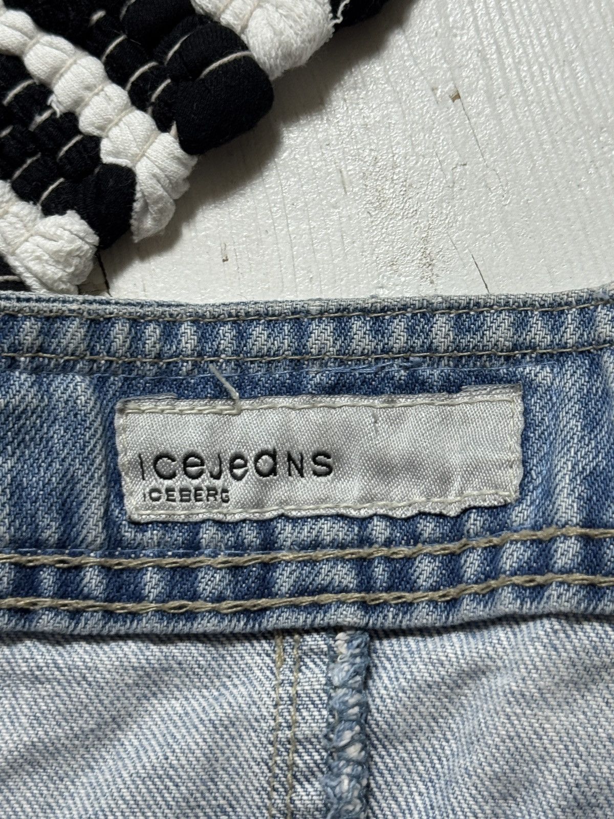 Iceberg VINTAGE ICEBERG 2000s MINI DENIM SKIRT Size 28" / US 6 / IT 42 - 6 Thumbnail