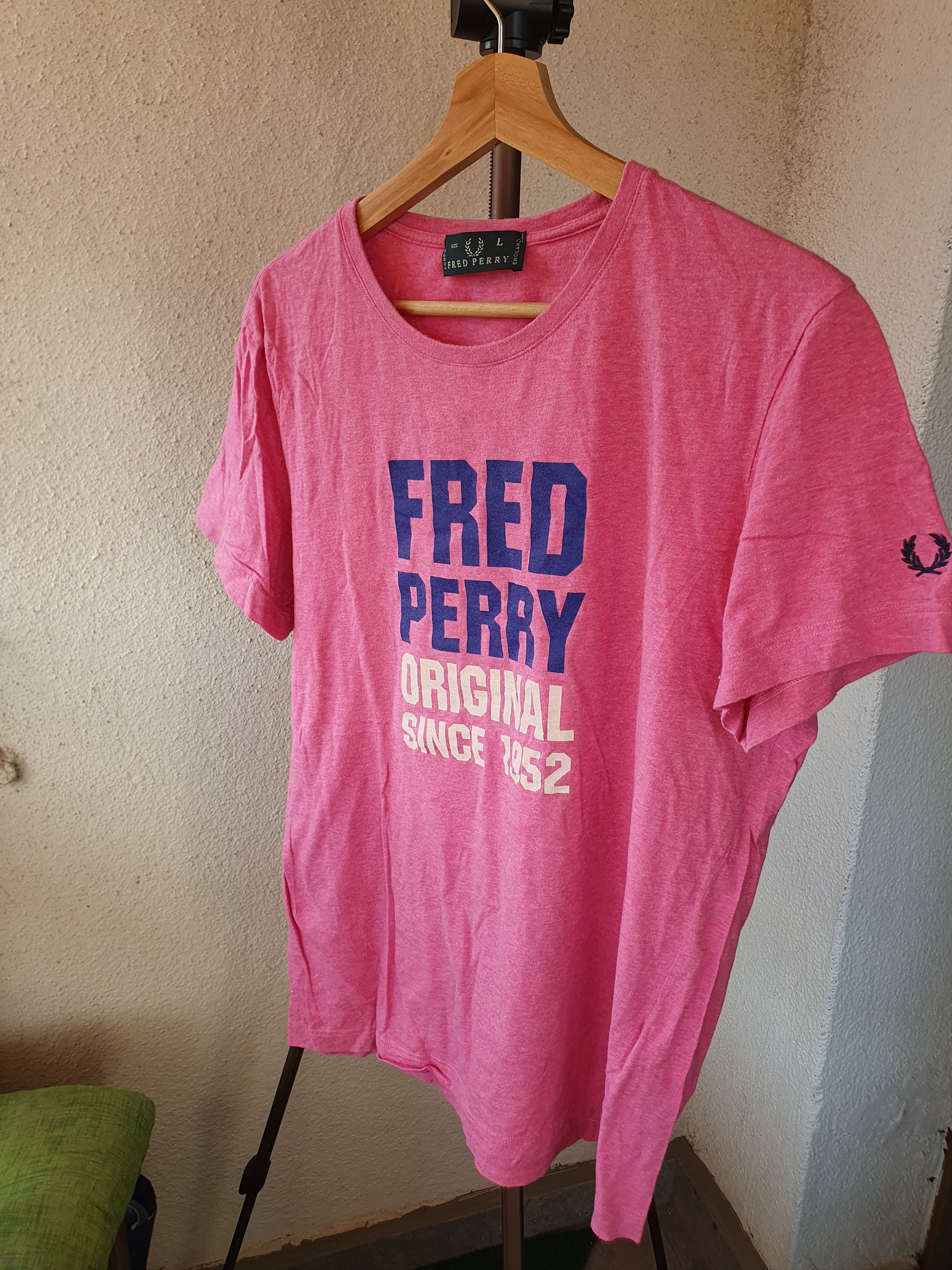 Fred Perry Fred Perry Big Spell Out Pink Unisex Made in Italy tee L Size US L / EU 52-54 / 3 - 6 Thumbnail