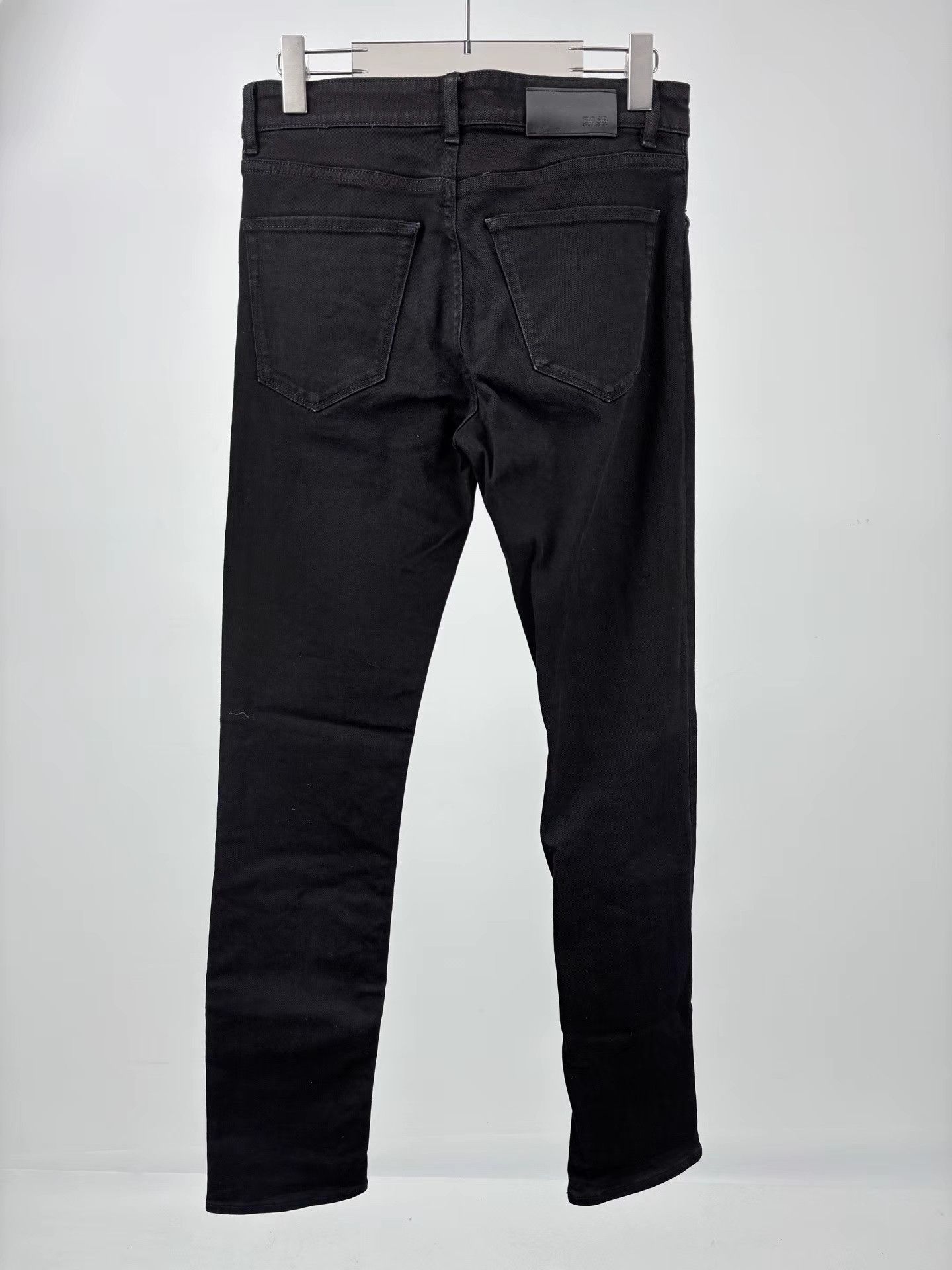 Hugo Boss HUGO BOSS Leather Logo Jeans Size US 34 / EU 50 - 1 Thumbnail