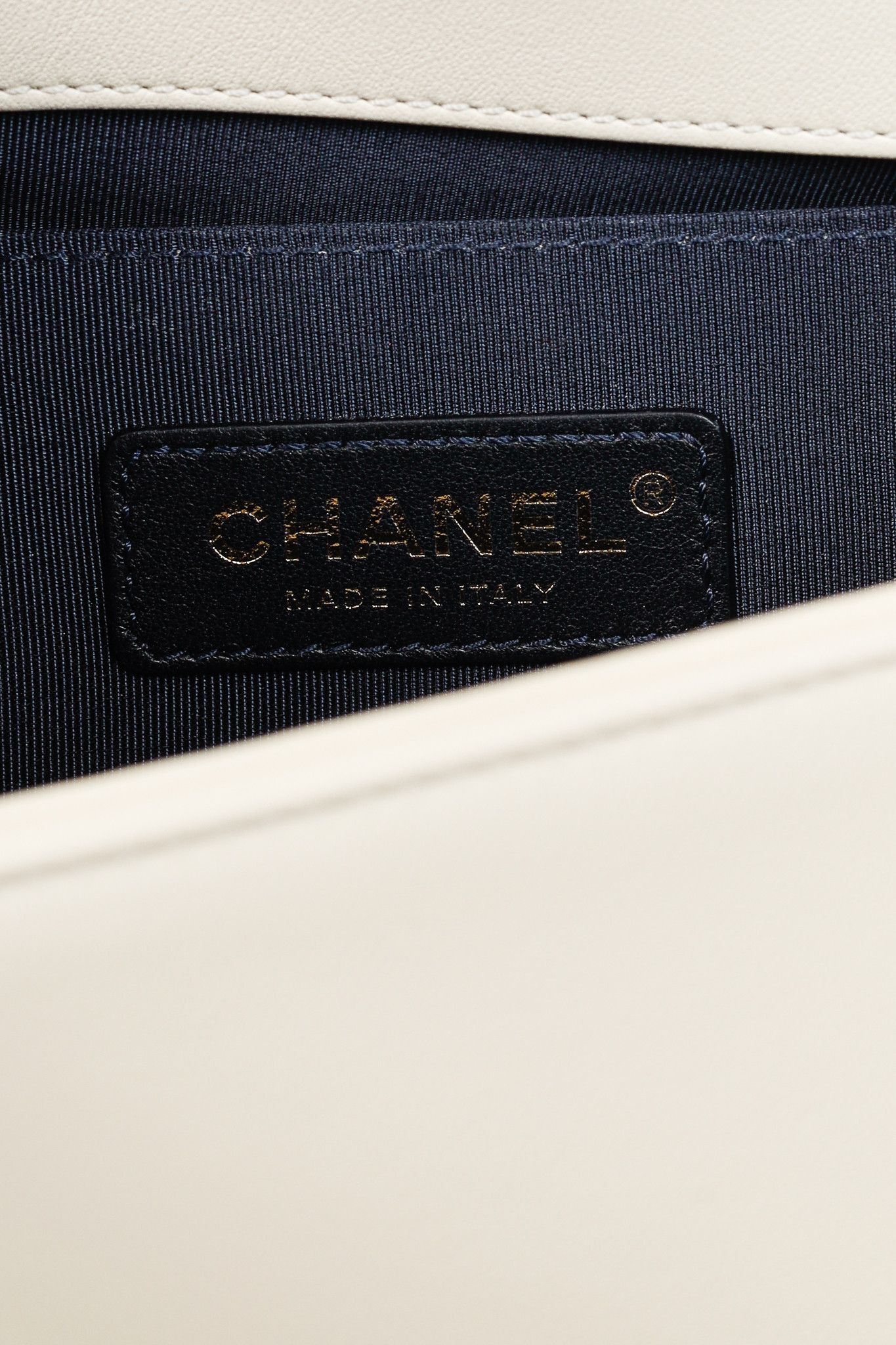Chanel Chanel Medium Boy Creme Chevron Lambskin Flap Shoulder Bag Size ONE SIZE - 12 Thumbnail