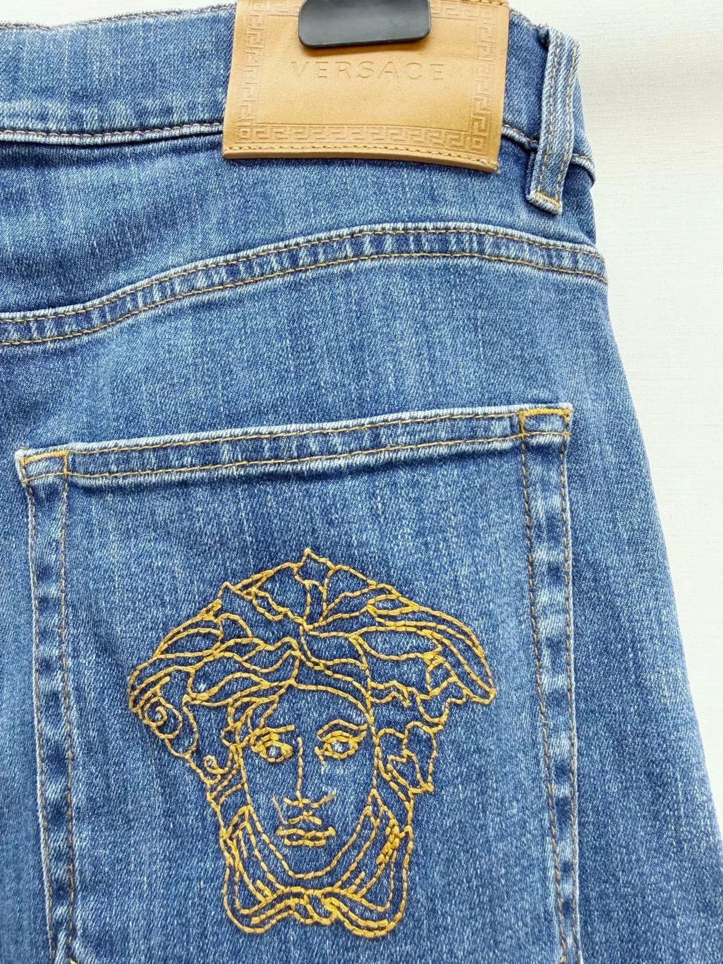 Versace Versace Men's Jeans Size 32 Worn 2x Like New Size US 32 / EU 48 - 6 Thumbnail