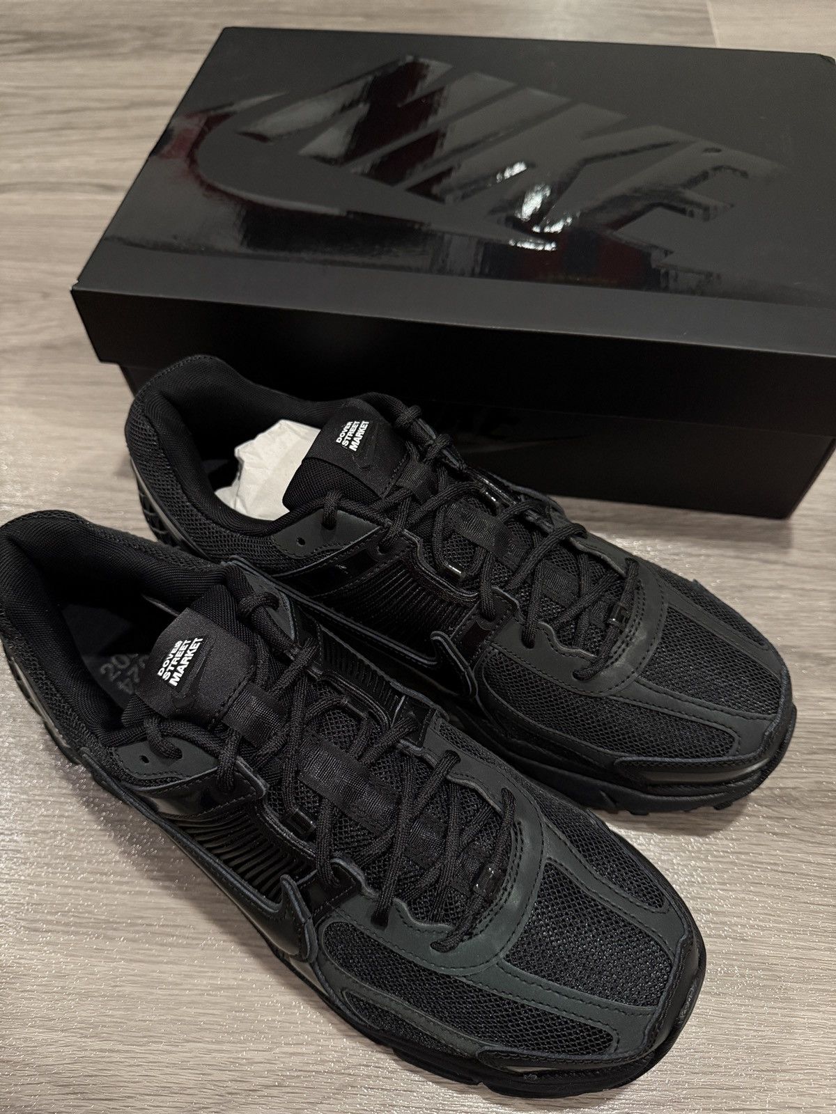 Dover Street Market × Nike DOVER STREET MARKET Nike Zoom Vomero 5 SP Size US 10 / EU 43 - 2 Thumbnail