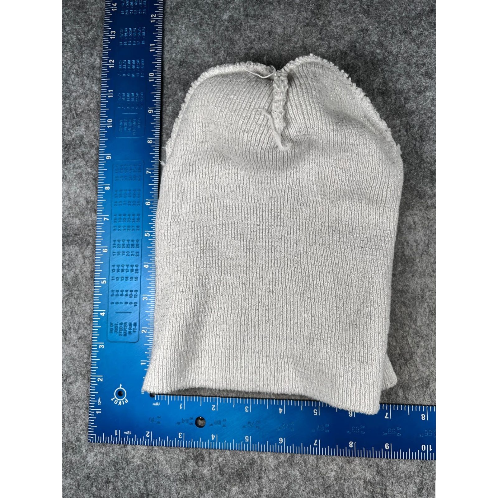 Vintage Beanie Toque Womens One Size White Gray Knit Polyester Blend Sparkly Ski Pom Hat Size ONE SIZE - 5 Thumbnail