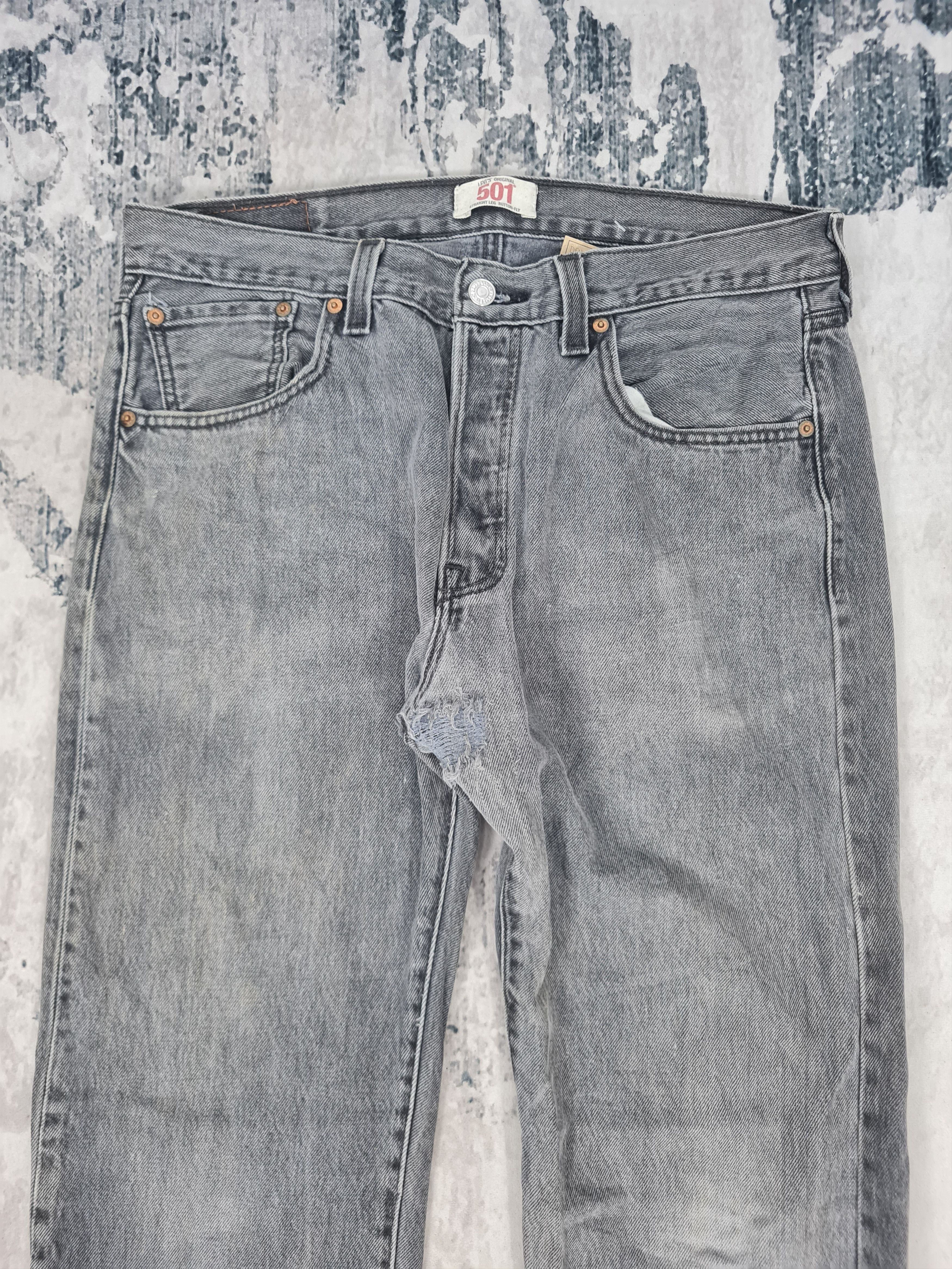 Levi's Vtg LEVIS 501 Black Sun Faded Ripped Jeans L0398 Size 34X33 Size US 34 / EU 50 - 5 Thumbnail