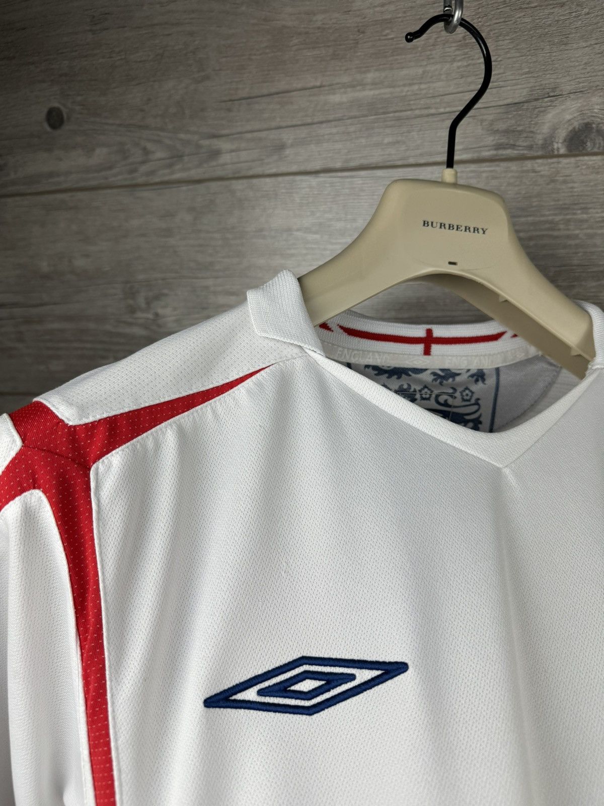 Umbro ENGLAND 2005 2007 HOME SHIRT FOOTBALL SOCCER JERSEY SIZE L Size US L / EU 52-54 / 3 - 14 Thumbnail