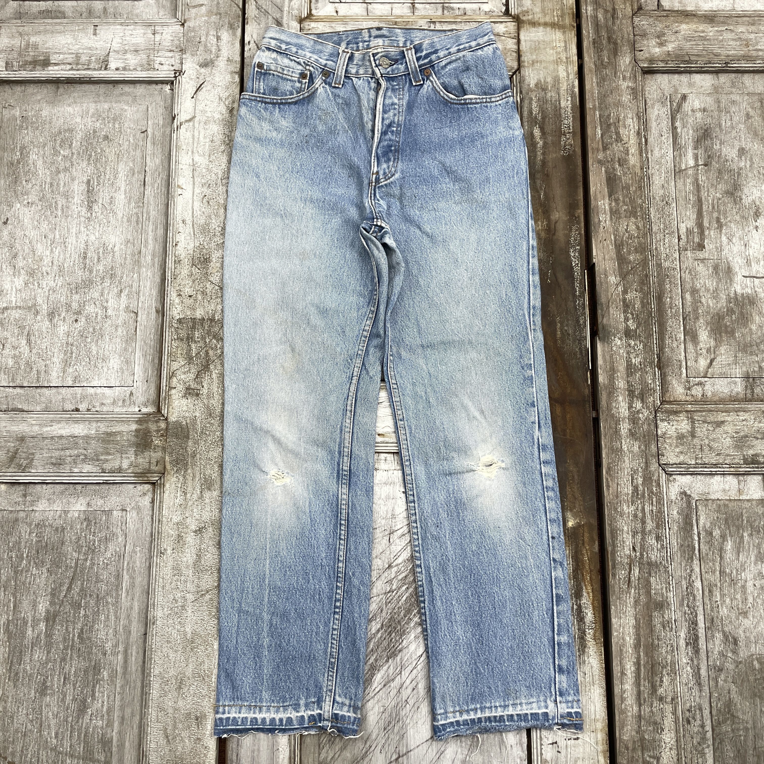 Levi's Vintage Levi's 501 Blue Wash Distressed Jeans -WC318 Size US 26 / EU 42 - 1 Thumbnail