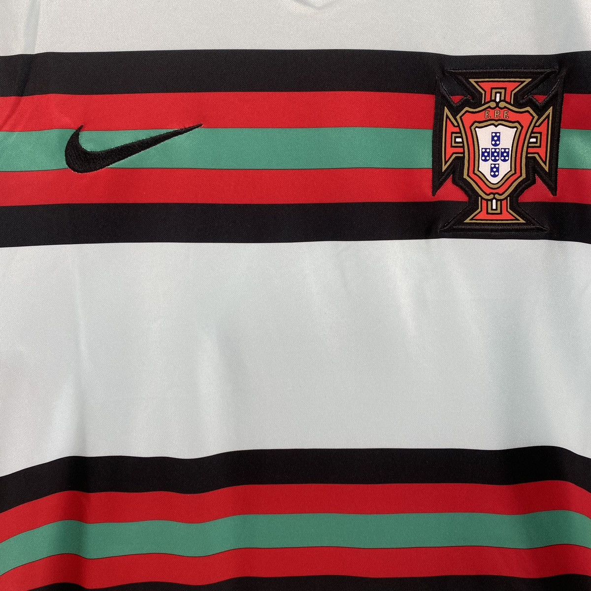 Nike Ronaldo 2020 Portugal Away Soccer Football Jersey Kit Shirt Size US M / EU 48-50 / 2 - 3 Thumbnail