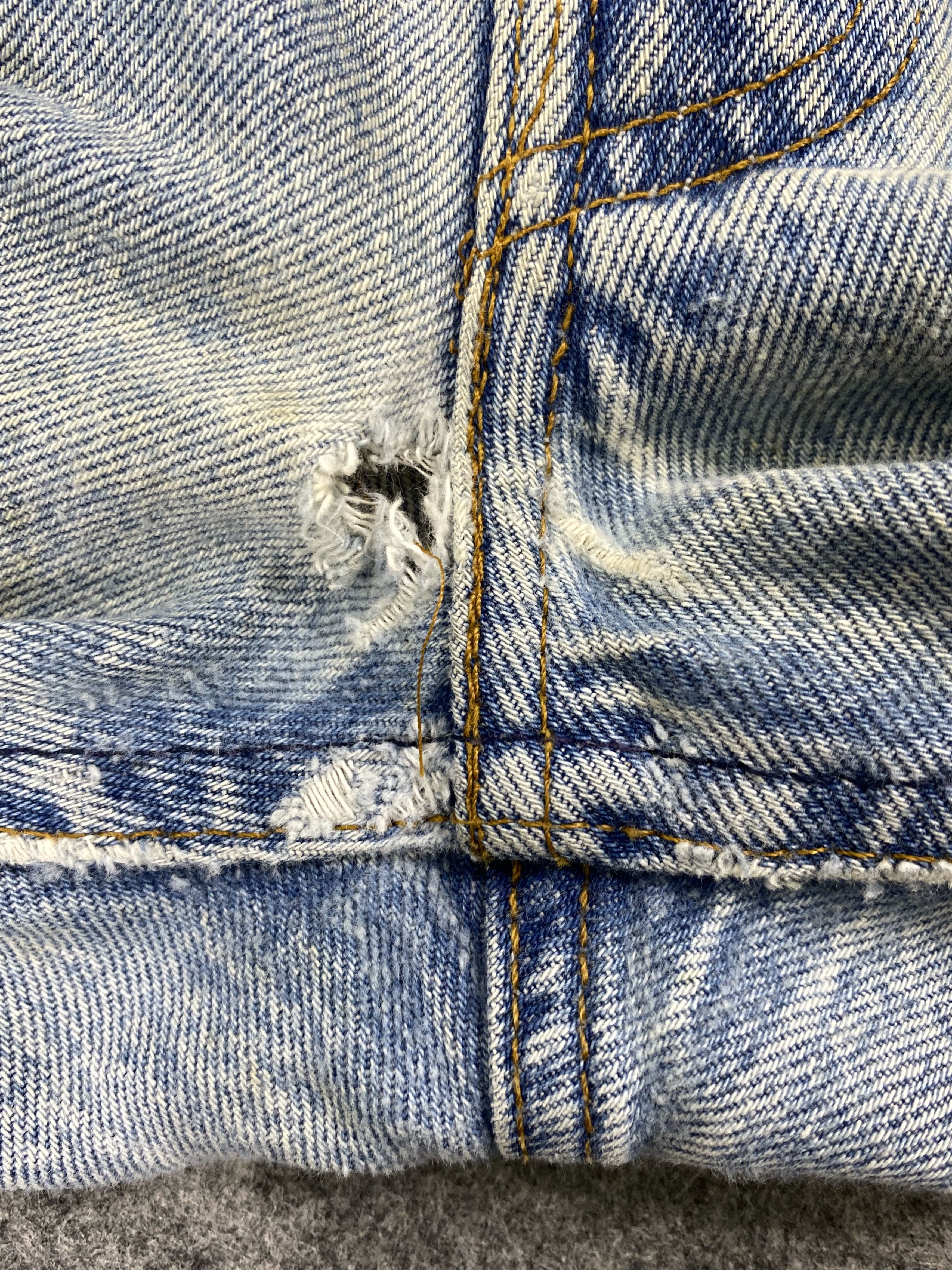 Levi's 80s Light Wash Vintage Levi's 501 35x28.5 Denim -JN1185 Size US 35 - 10 Thumbnail