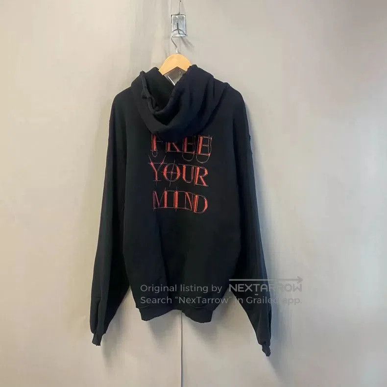 Balenciaga Balenciaga Devil Eye Sanskrit Hoodie XS. Size US XS / EU 42 / 0 - 1 Thumbnail