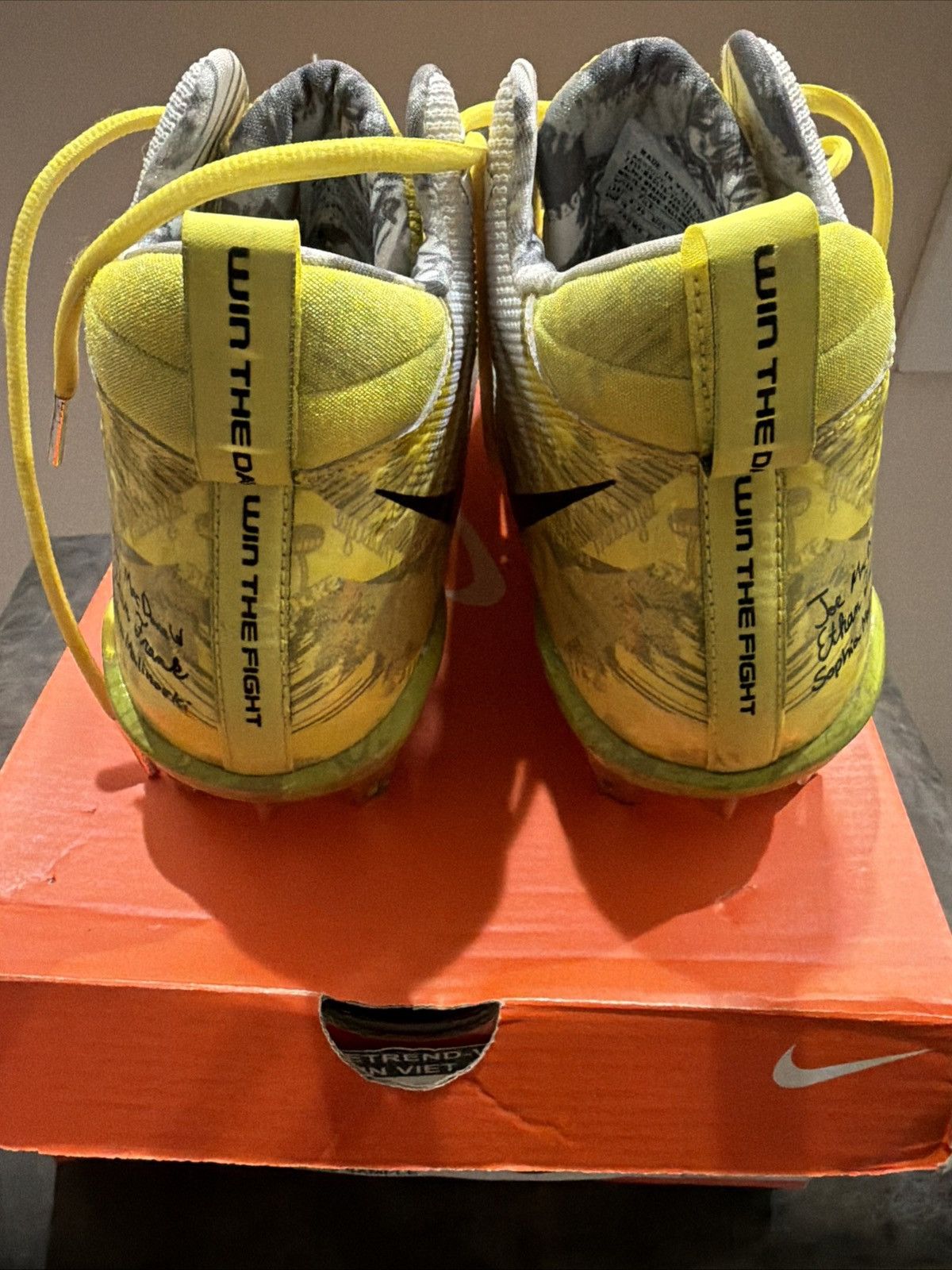 Nike PE Oregon Ducks Alpha Menace Pro Mid Stomp Out Cancer Size US 10.5 / EU 43-44 - 6 Thumbnail