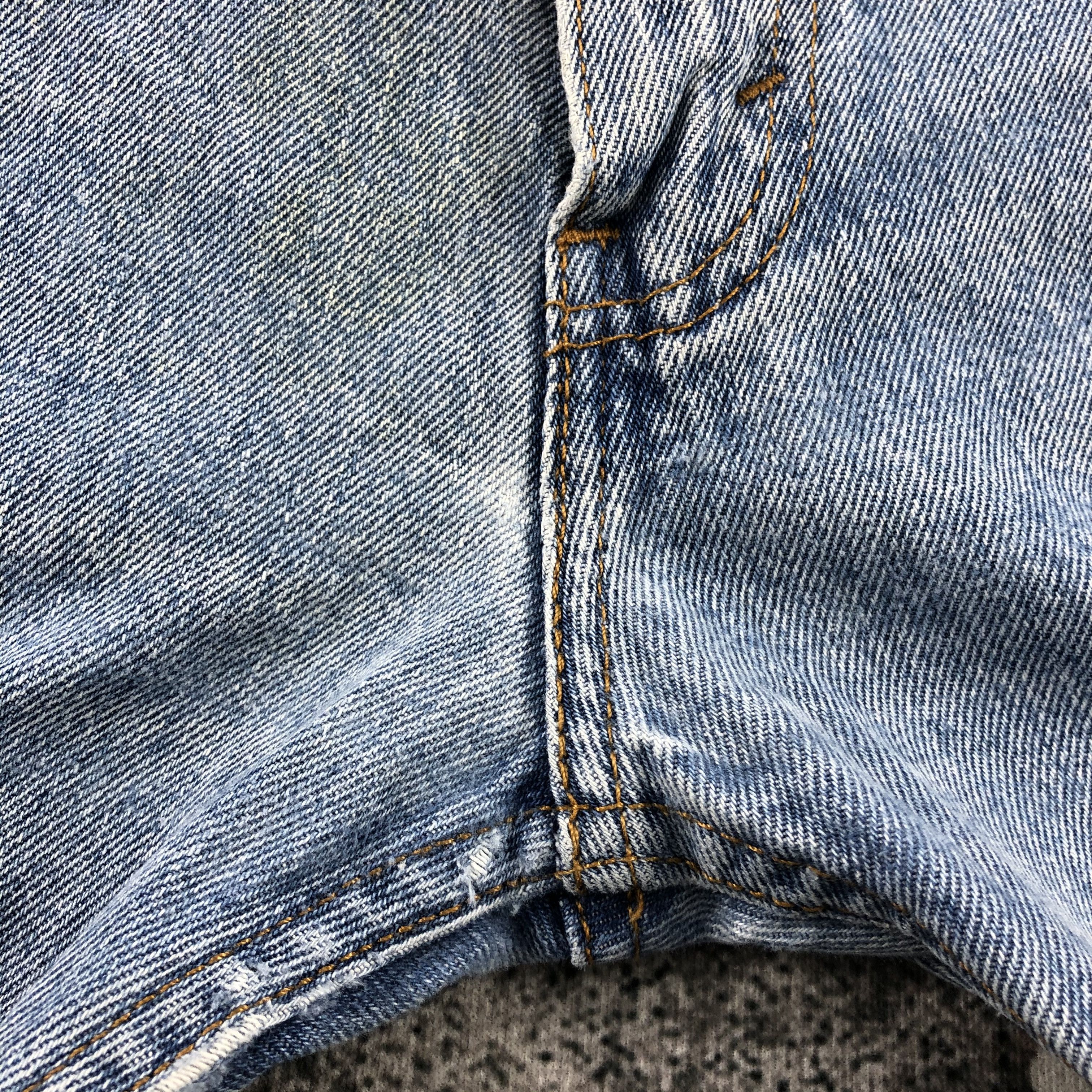 Levi's Vintage Levis 505 Jeans Medium Wash Denim KJ953 Size US 36 / EU 52 - 13 Thumbnail
