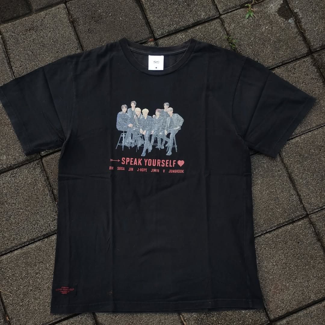 Band Tees BTS World Tour 2018 Kpop Tee Size US L / EU 52-54 / 3 - 1 Thumbnail