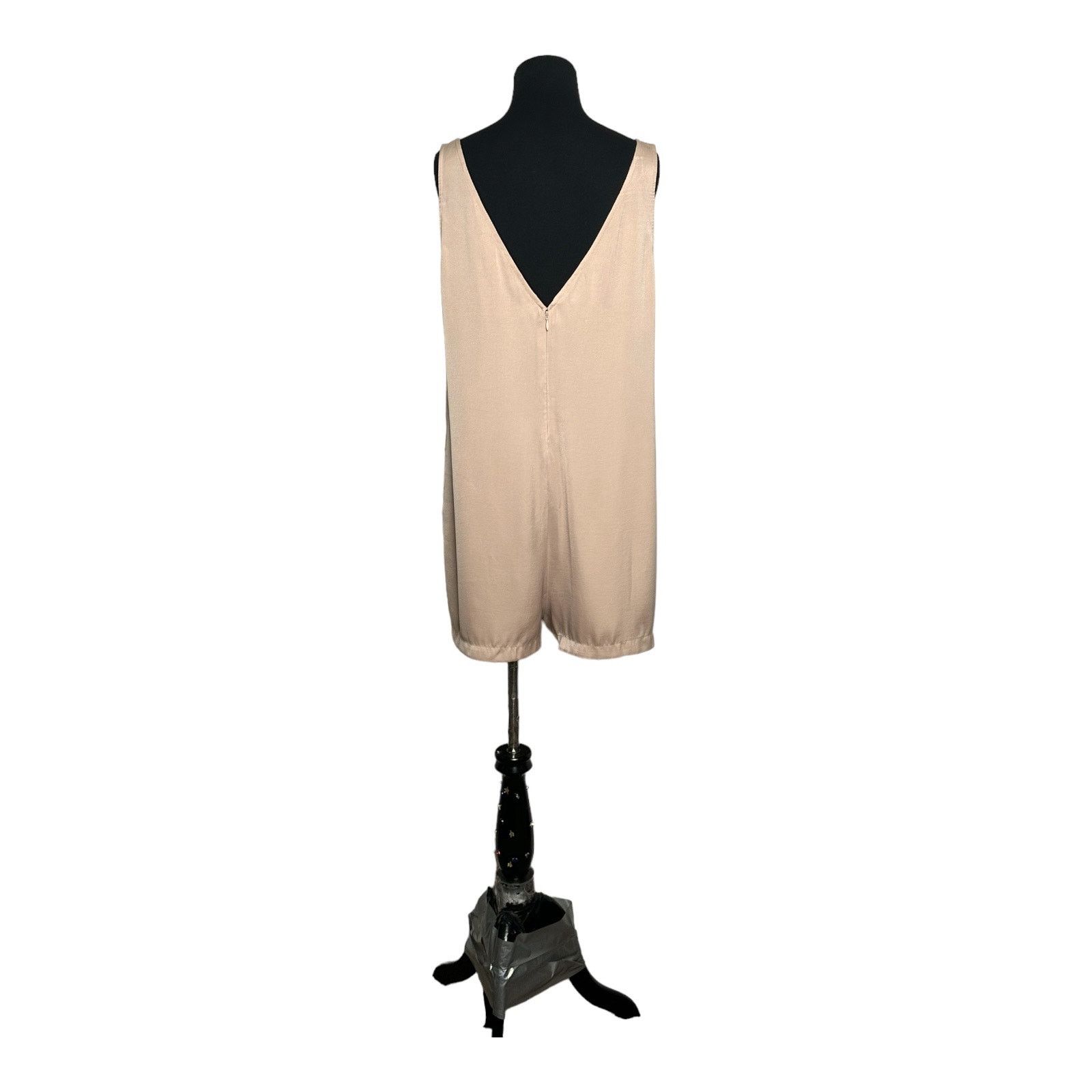 Guess Guess beige satin sleeveless romper size M Size 28" / US 6 / IT 42 - 13 Thumbnail