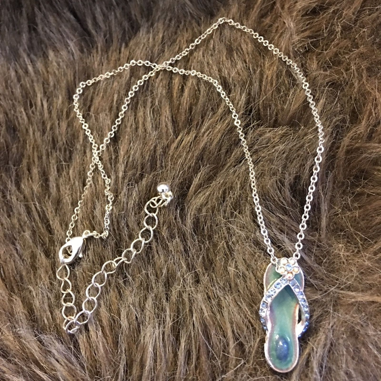 Jewelry Avon faceted enamel flip flop pendant on chain Size ONE SIZE - 8 Thumbnail