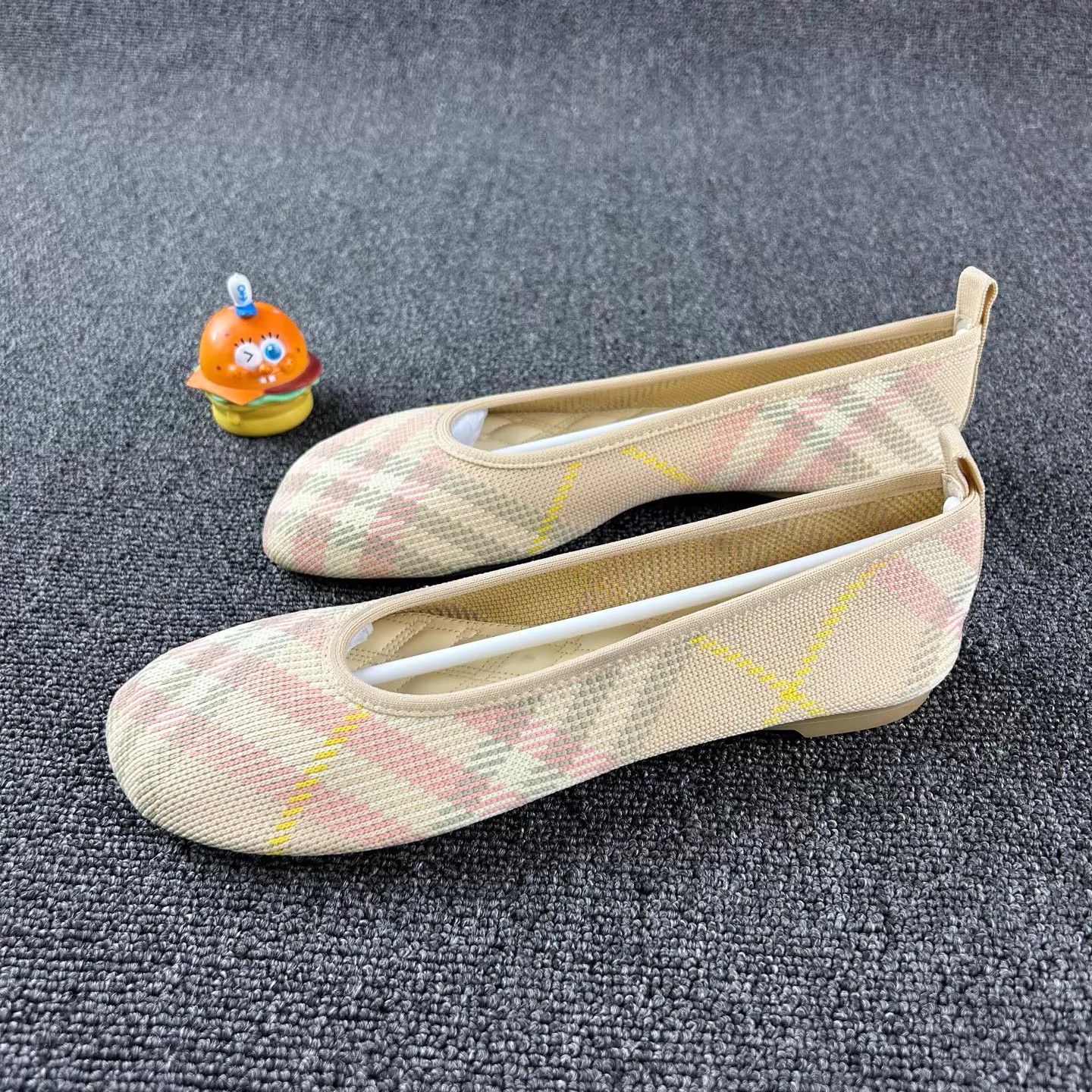 Burberry Burberry Classic Check Colorblock Flats 39 HB6282 Size US 8.5 / IT 38.5 - 1 Thumbnail