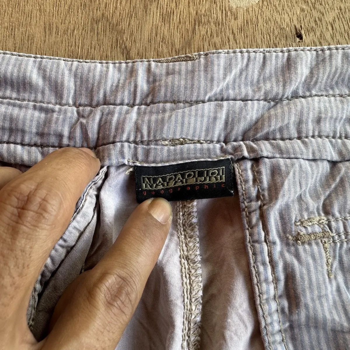 Napapijri VINTAGE NAPAPIJRI GEOGRAPHIC TROUSERS BUTTON FLY CROP CARGO Size US 33 - 10 Thumbnail
