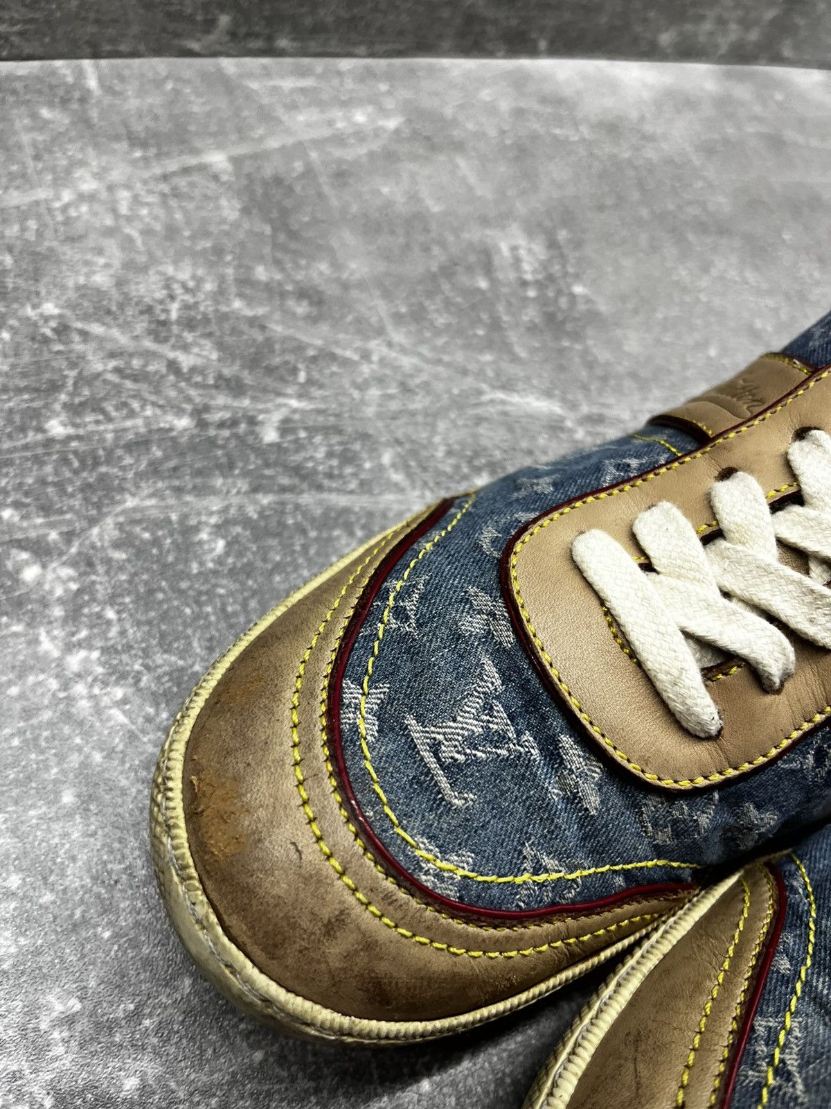 Louis Vuitton Louis Vuitton beige leather blue monogram denim sneakers Size US 6 / IT 36 - 10 Thumbnail