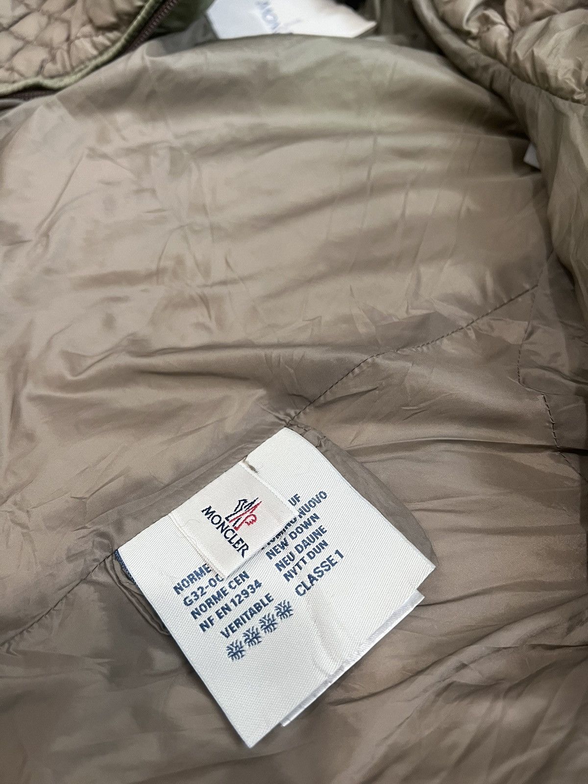 Moncler Vintage Moncler Down Jacket Women distress Size XS / US 0-2 / IT 36-38 - 7 Thumbnail