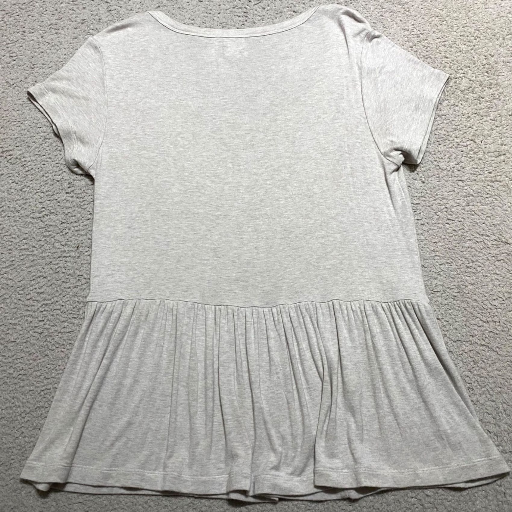 Vintage CAbi Shirt Blouse Gray Round Neck Ruffle Short Sleeve Small Women's Knit Polyester Rayon Regular XS? Size S / US 4 / IT 40 - 2 Thumbnail
