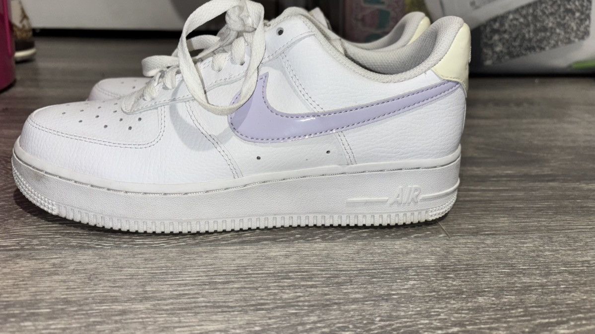 Nike Wmns Air Force 1'07 'Coconut Milk Oxygen Purple' Size US 8.5 / IT 38.5 - 2 Thumbnail
