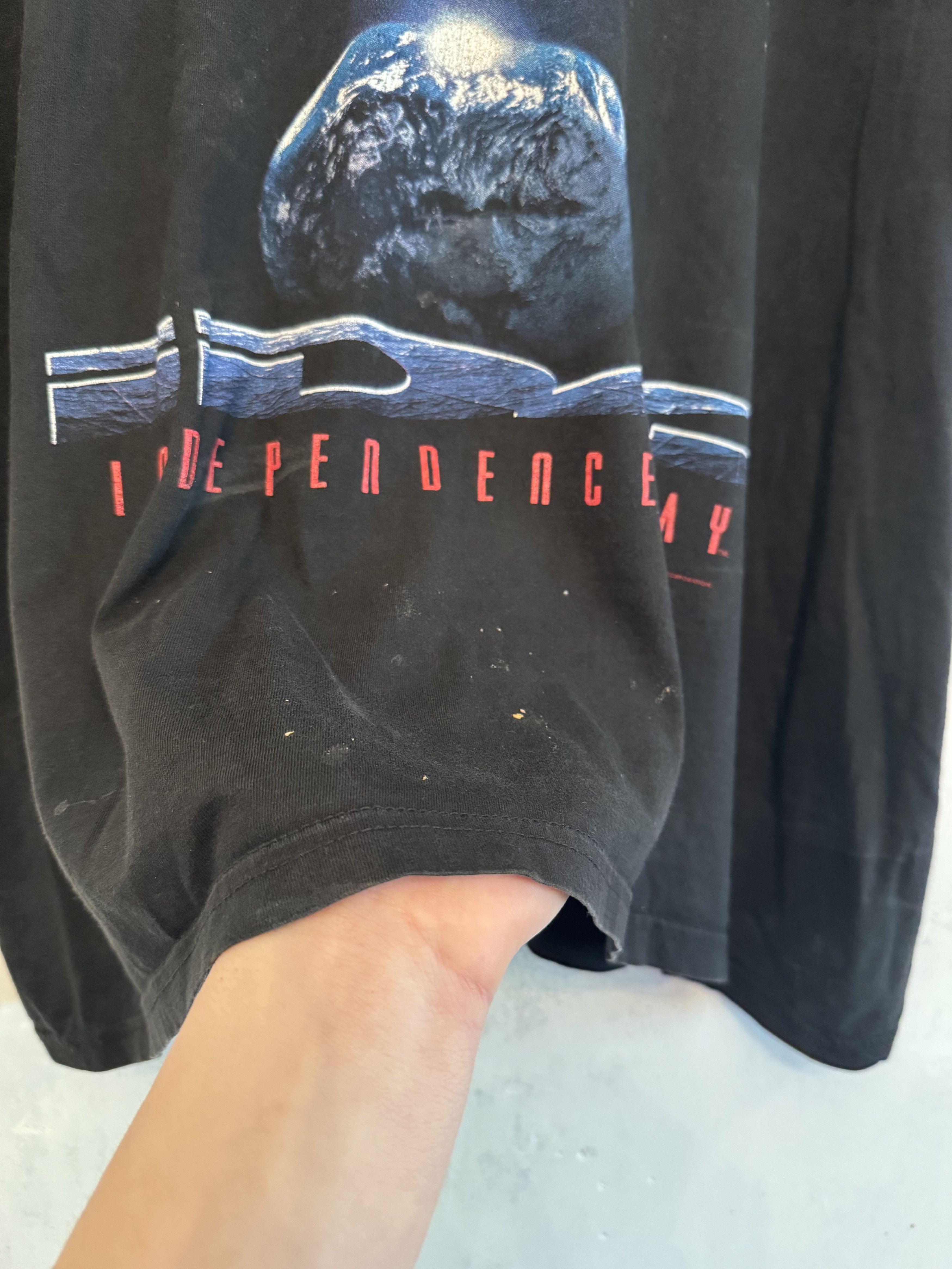 Vintage Vintage 1996 Independence Day Will Smith Movie T-shirt Size US XL / EU 56 / 4 - 3 Thumbnail
