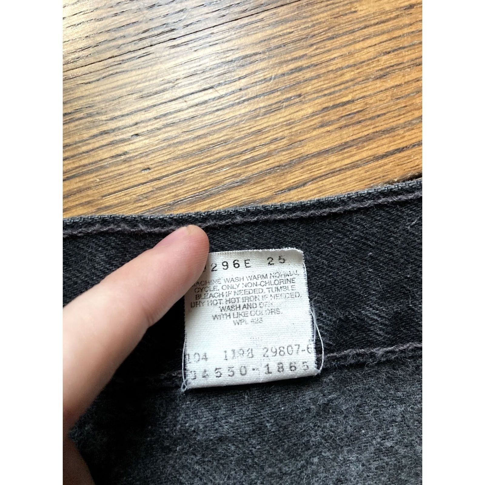 Levi's VINTAGE Levi's Bermuda Shorts 550 Denim Black 90s Grunge Mens 36 Relaxed Fit 1998 Size US 36 / EU 52 - 7 Thumbnail