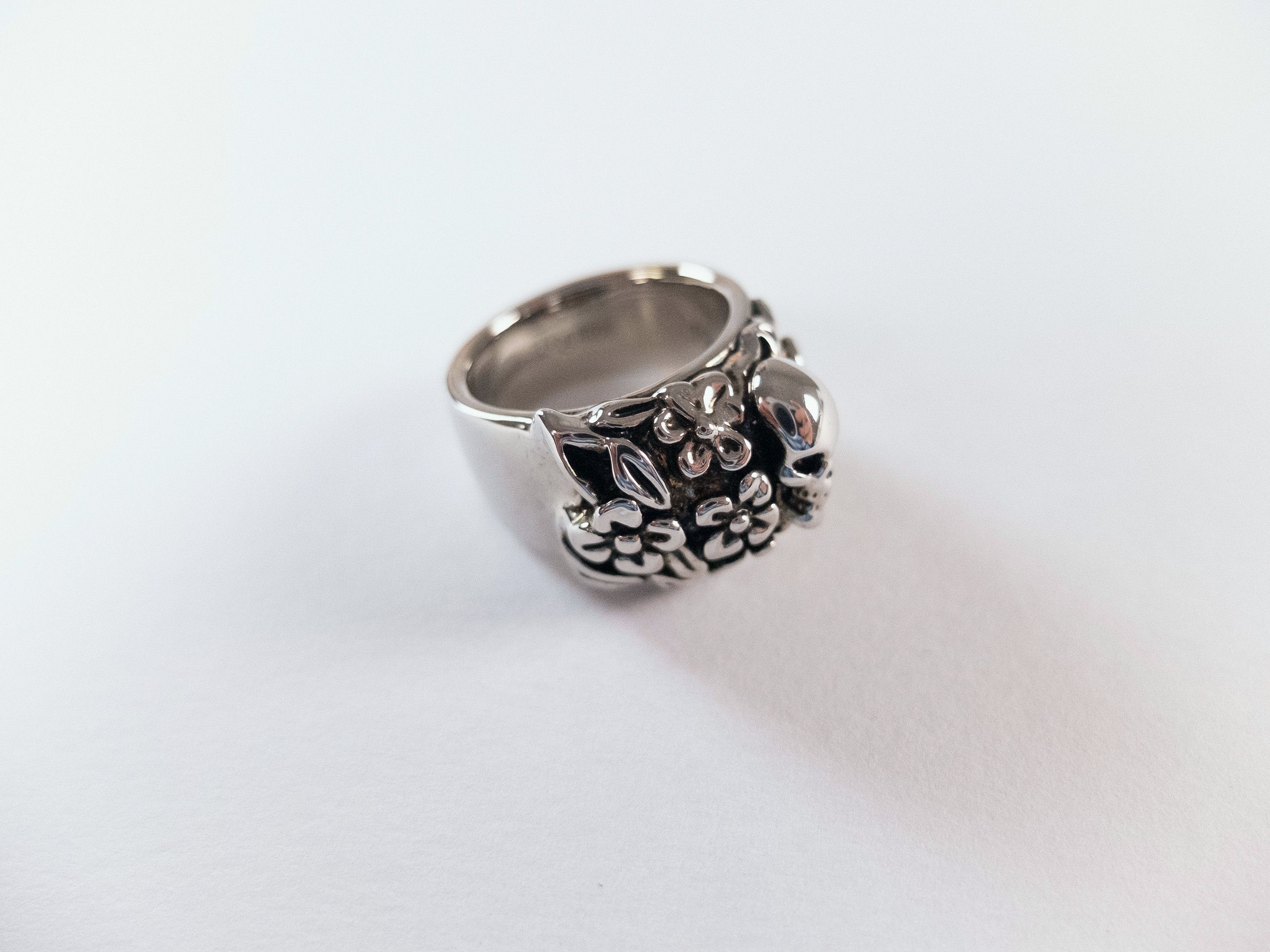 Alexander McQueen ALEXANDER MCQUEEN silver tone metal Floral Skull ring 9 19 q Size ONE SIZE - 5 Thumbnail