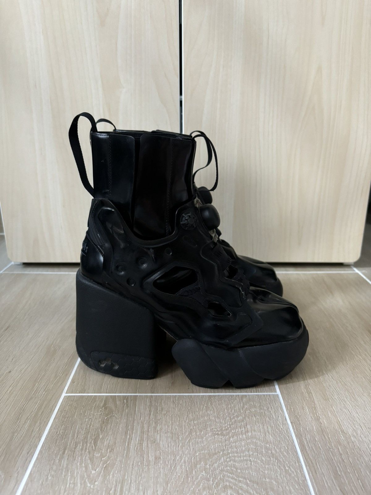 Maison Margiela × Reebok [RARE] Maison Margiela x Reebok Instapump Fury Tabi (Black) Size US 6 / IT 36 - 21 Thumbnail