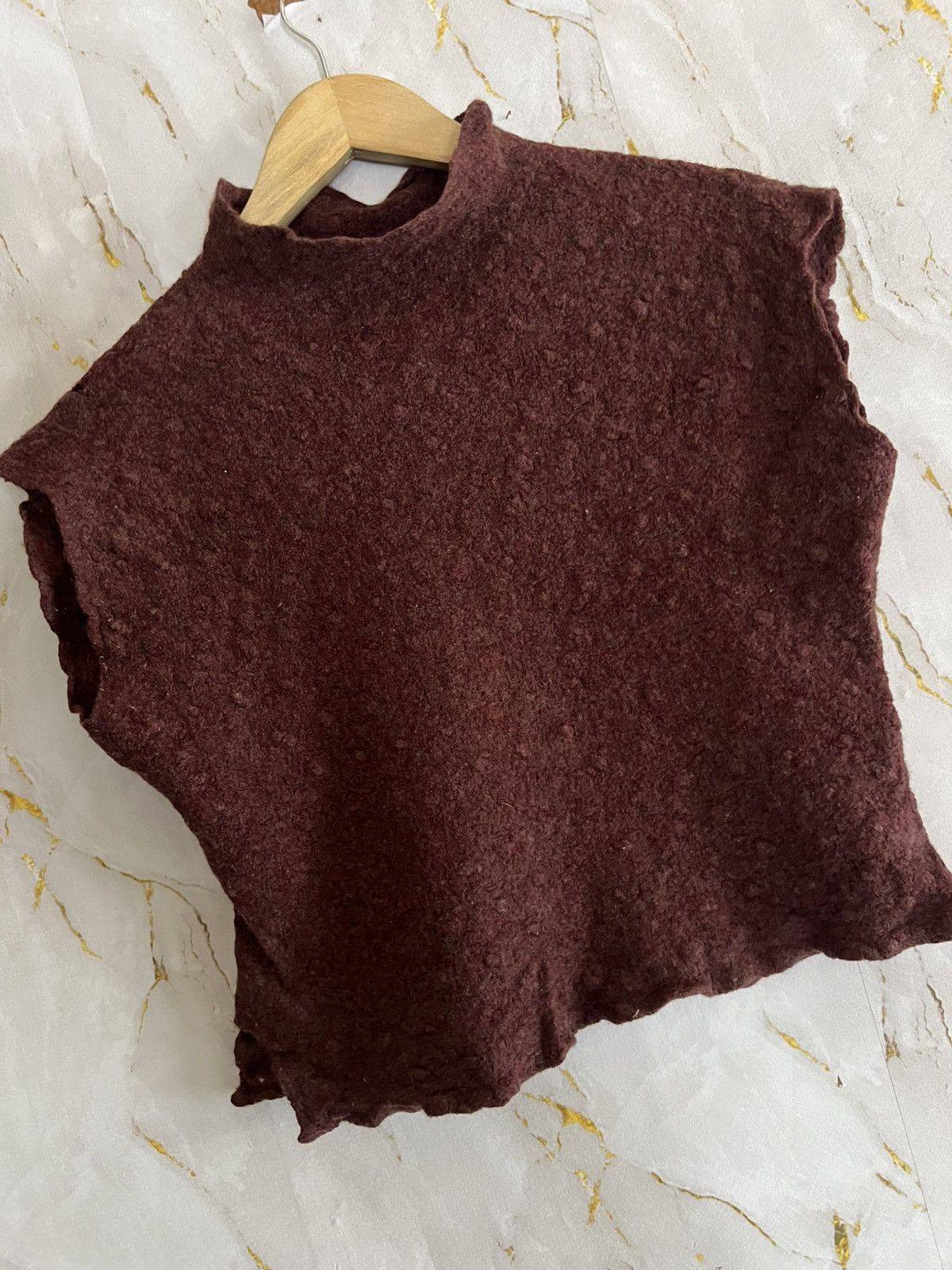 Issey Miyake Plantation Red Crop-Top – Designer Issey Miyake Inspired Size M / US 6-8 / IT 42-44 - 3 Thumbnail