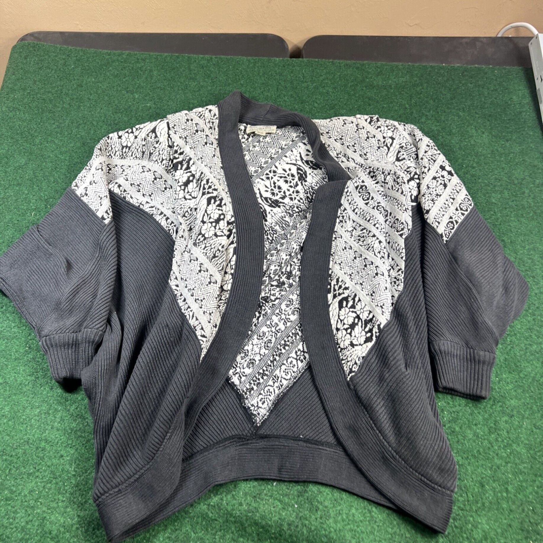 Vintage Vintage 1980s Retro Doña Cristina Hand-Woven Cardigan Sweater One Size Size ONE SIZE - 1 Thumbnail