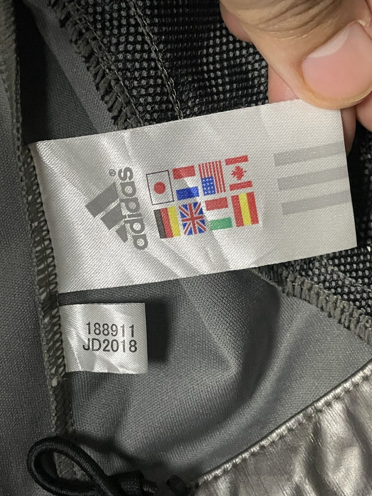 Adidas × Designer × Vintage Adidas Glossy Hooded Jersey Jacket (40) Size US M / EU 48-50 / 2 - 11 Thumbnail