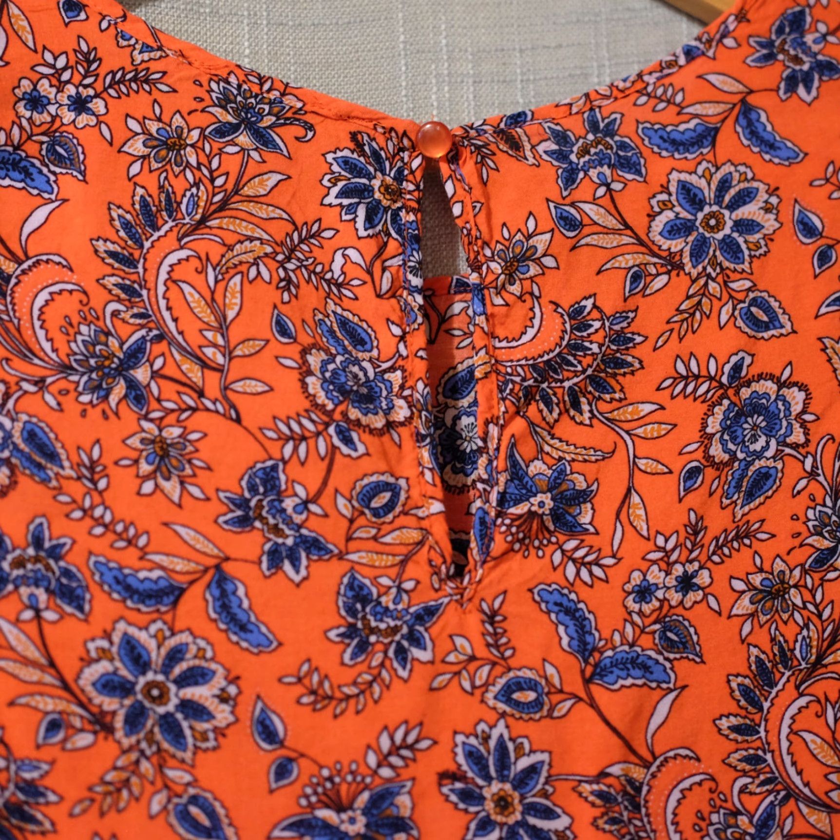 Vintage EUC Ana christine Summer Floral Top Womens M Short Sleeve Round Neck 100% Rayon Lightweight Soft Blouse Red/Navy/White Size M / US 6-8 / IT 42-44 - 7 Thumbnail