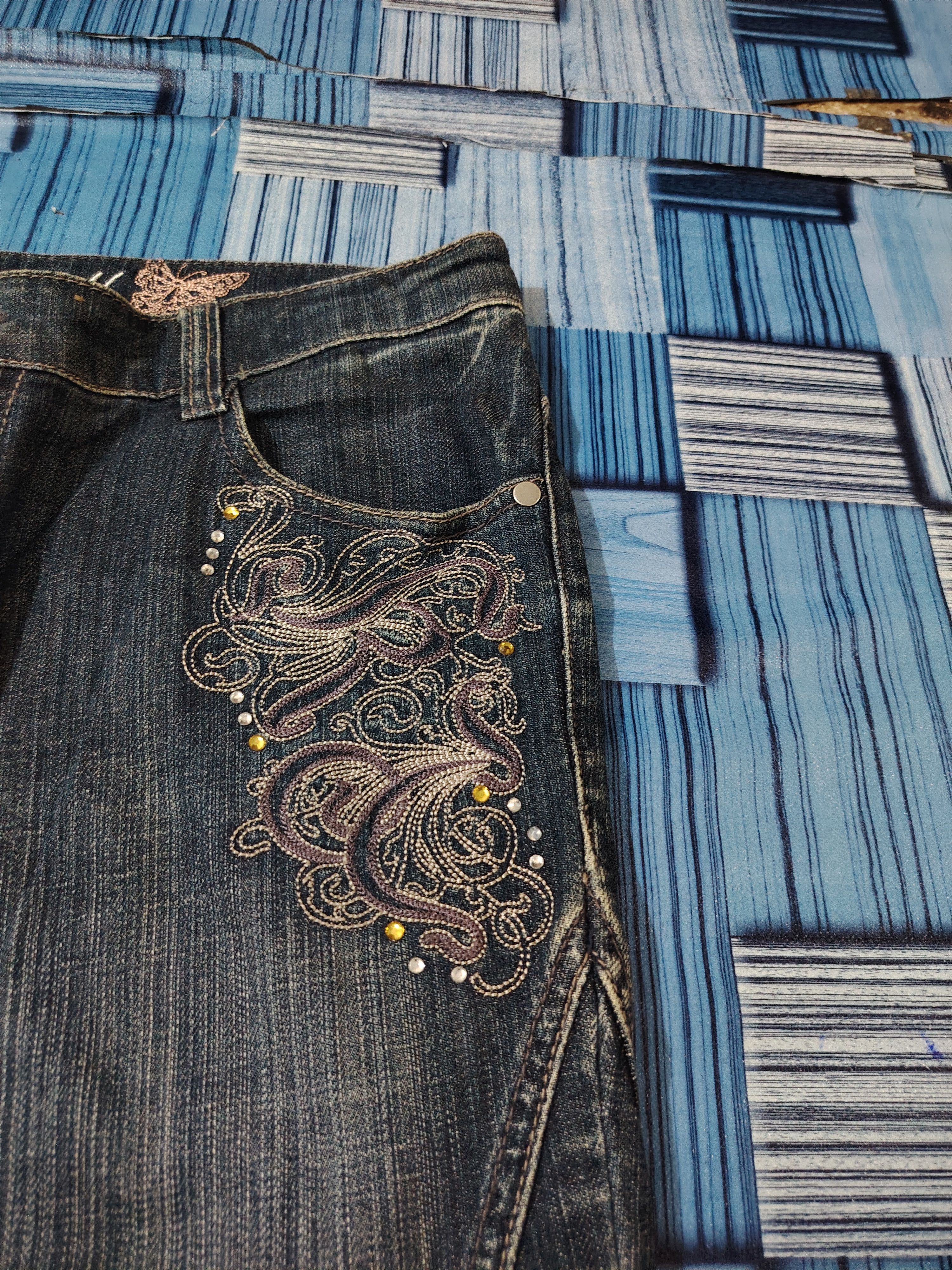 Who Decides War Japan Stylish Jeans Gold Bead Embroidered Flared jeans Twist Size US 32 / EU 48 - 4 Thumbnail