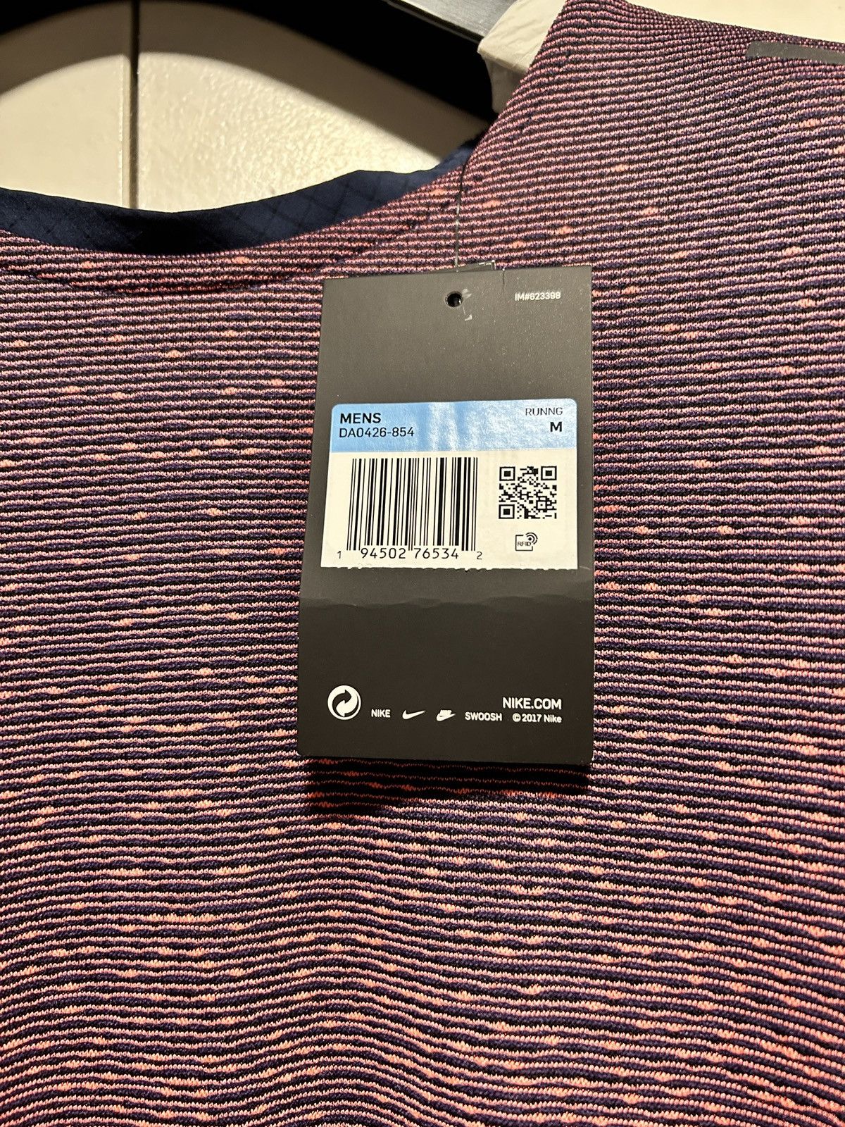 Nike Men’s Nike pinnacle run division short sleeve running Size US M / EU 48-50 / 2 - 2 Thumbnail