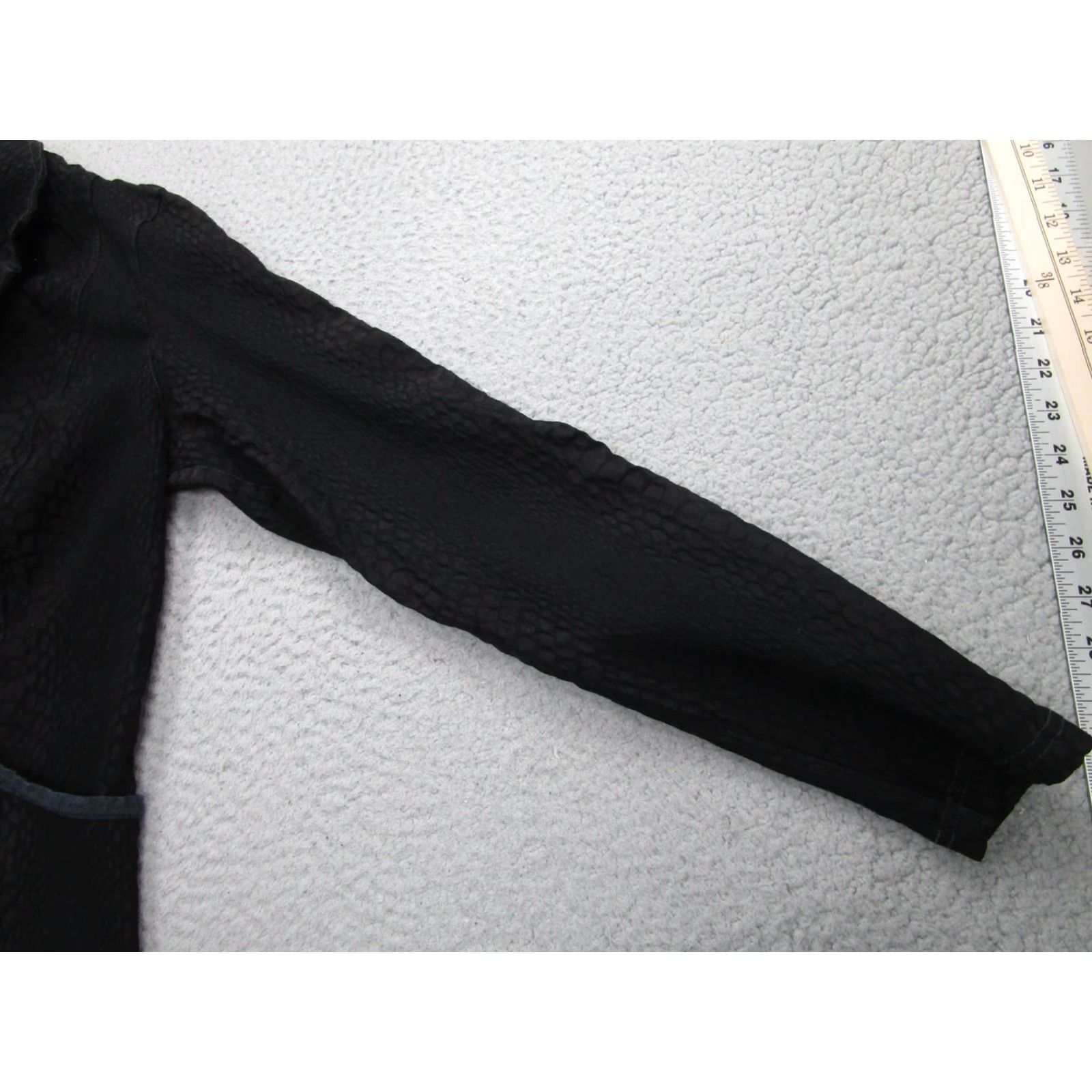 Vintage XCVI Blazer Womens Large Black Textured Grommet Lapel Jacket Notch 4-Button Stretch 72% Rayon 25% Nylon 3% Spandex Modern Size L / US 10 / IT 46 - 5 Thumbnail